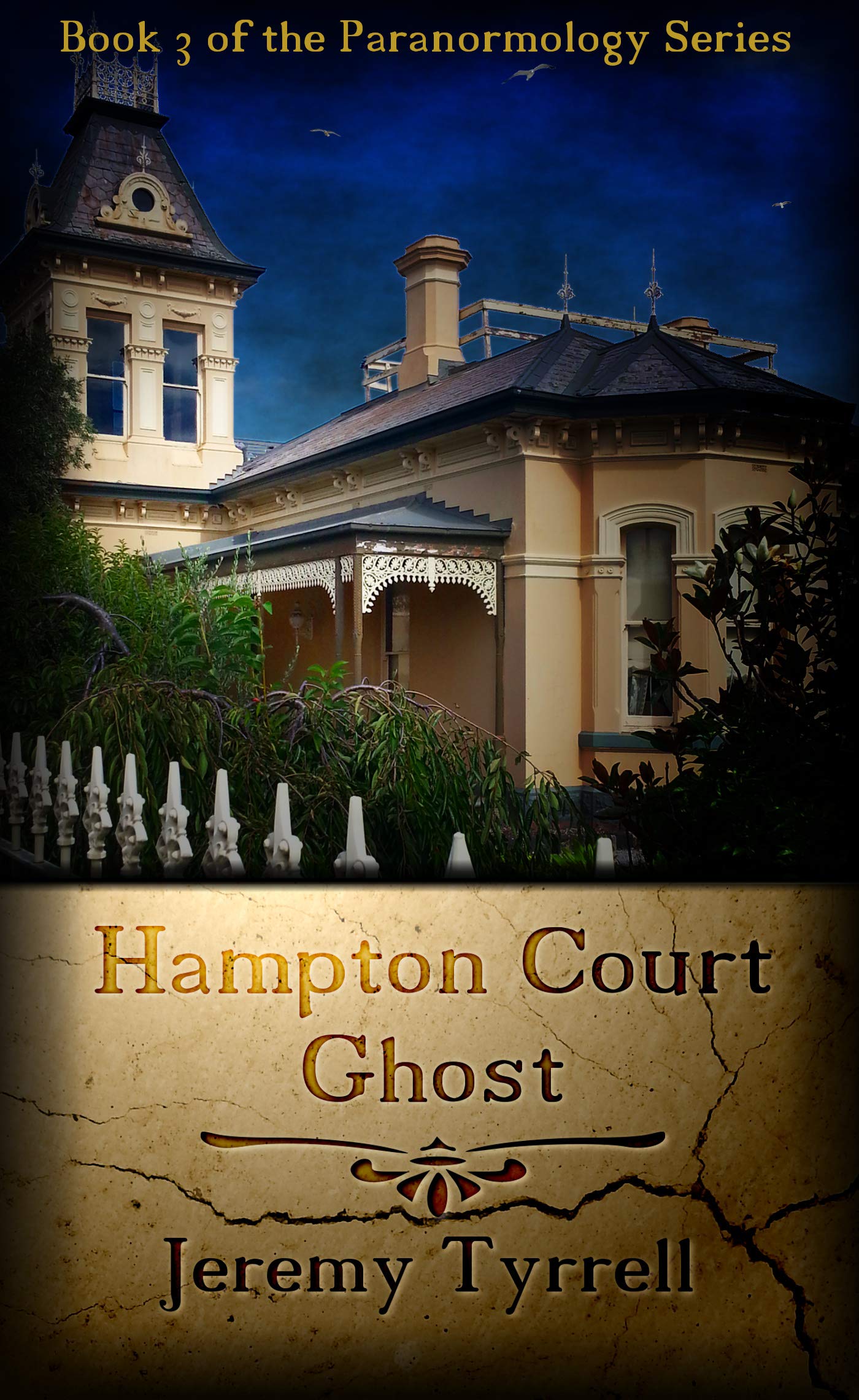 Hampton Court Ghost (Paranormology Book 3)