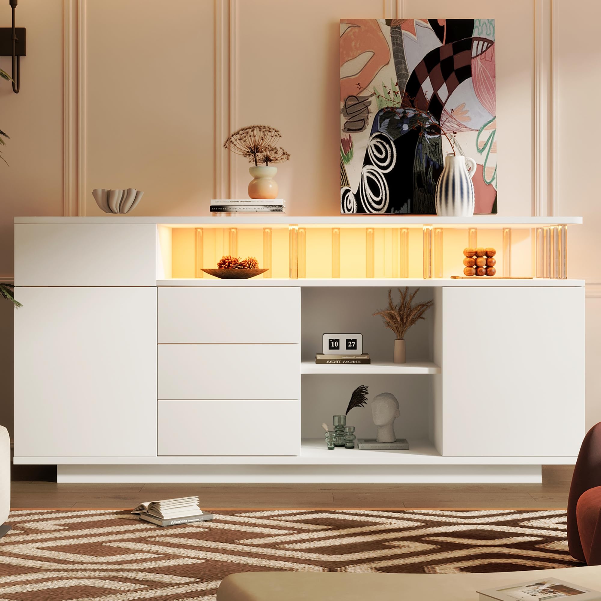 Aparador Kebnor con soportes acrílicos y diseño minimalista en madera blanca
