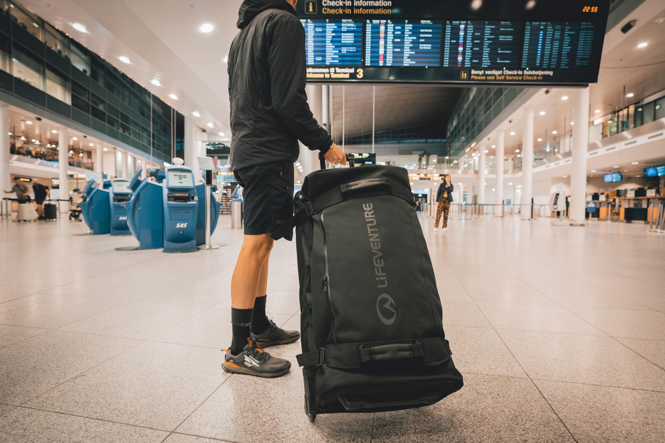 Lifeventure Expedition Clamshell Reisetasche mit Rollen, 110 l, Schwarz, Zusammenklappbarer, großer Koffer mit hartem Boden und leichtgängigen Rollen