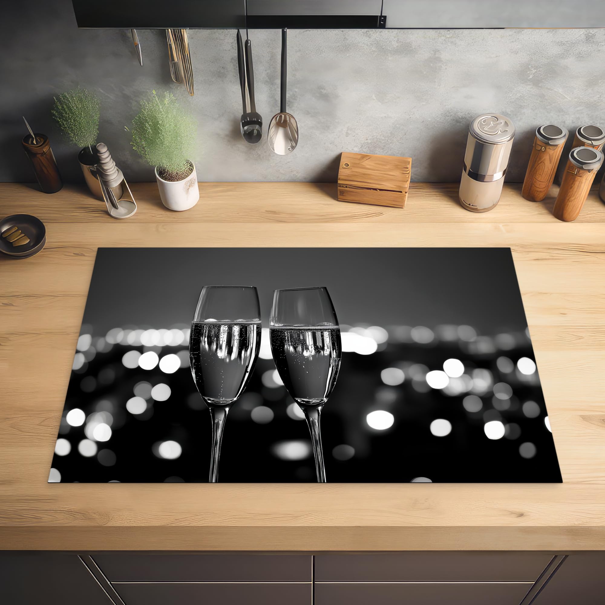 KitchenYeah© Protege Couvre Plaque De Cuisson Décoration Cuisine Tapis Protection Protecteur Induction 80x52 cm Bulles - Cheers - Coupes de Champagne - Lumières de la Ville