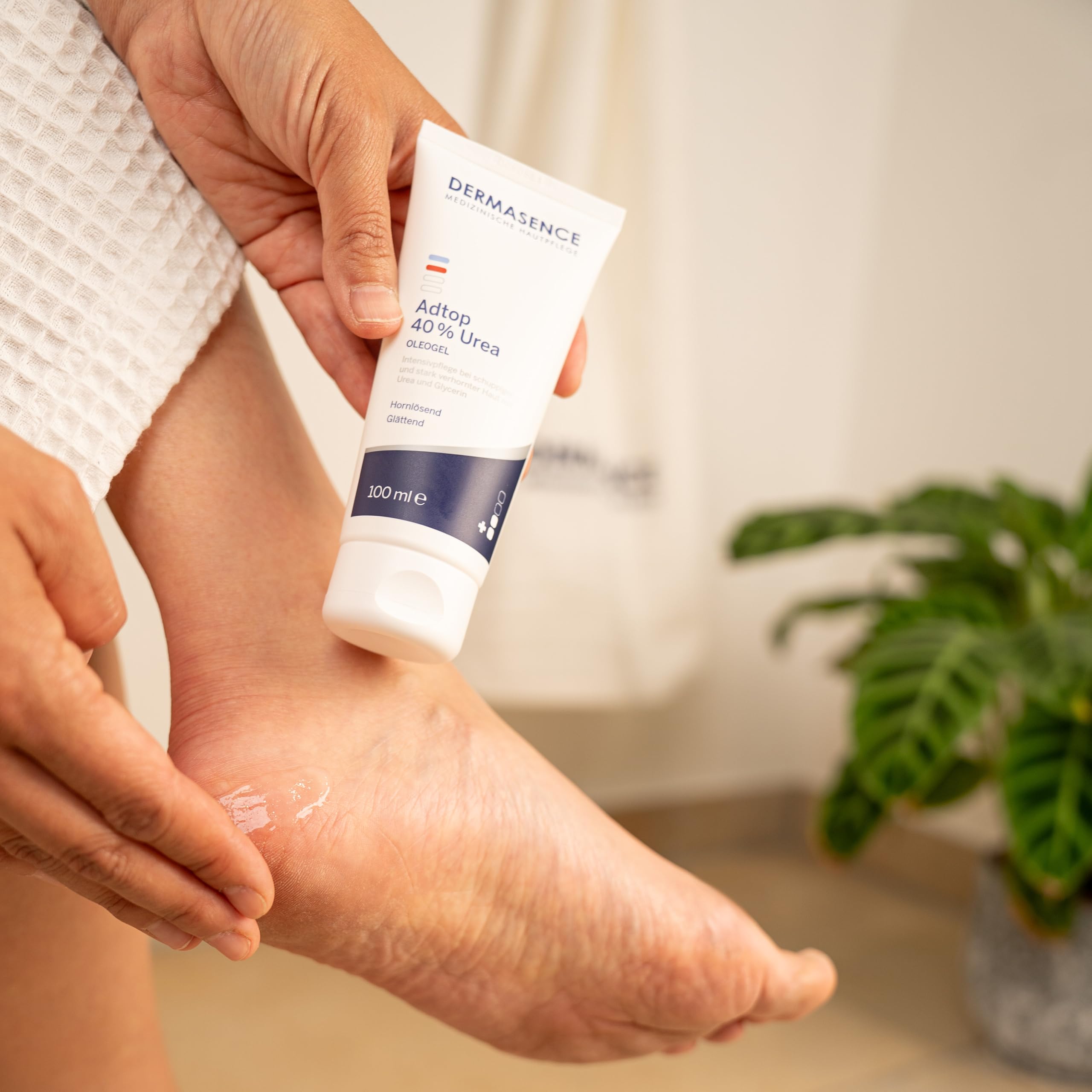 DERMASENCE Adtop 40% Urea, 100 ml - Intensivpflege bei schuppiger und stark verhornter Haut mit Urea und Glycerin