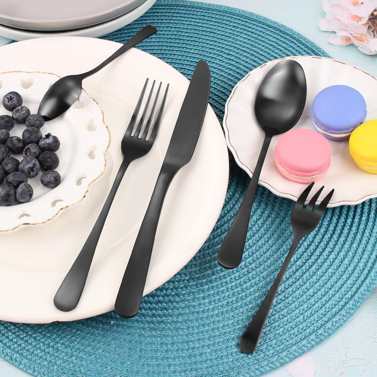 Juego de cubiertos para 6 personas, 30 piezas, color negro mate, juego de cubertería con cuchillo, tenedor, cuchara, juego de cubiertos de acero inoxidable, mate y apto para lavavajillas
