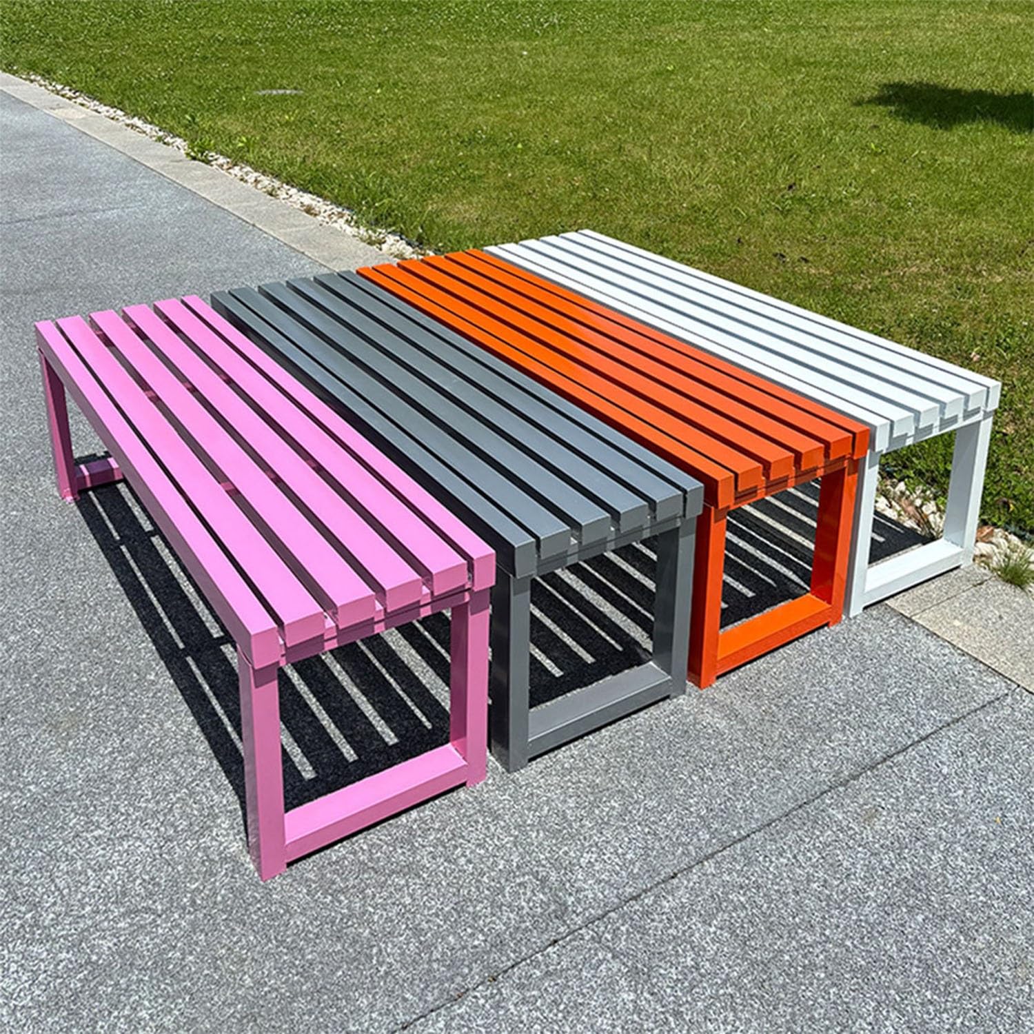 3-osobowa metalowa ławka ogrodowa, trwała, bez oparcia, na podwórko i werandę, wytrzymała, pojemność 400 kg, idealna do parków i patio, długość 99-180 cm