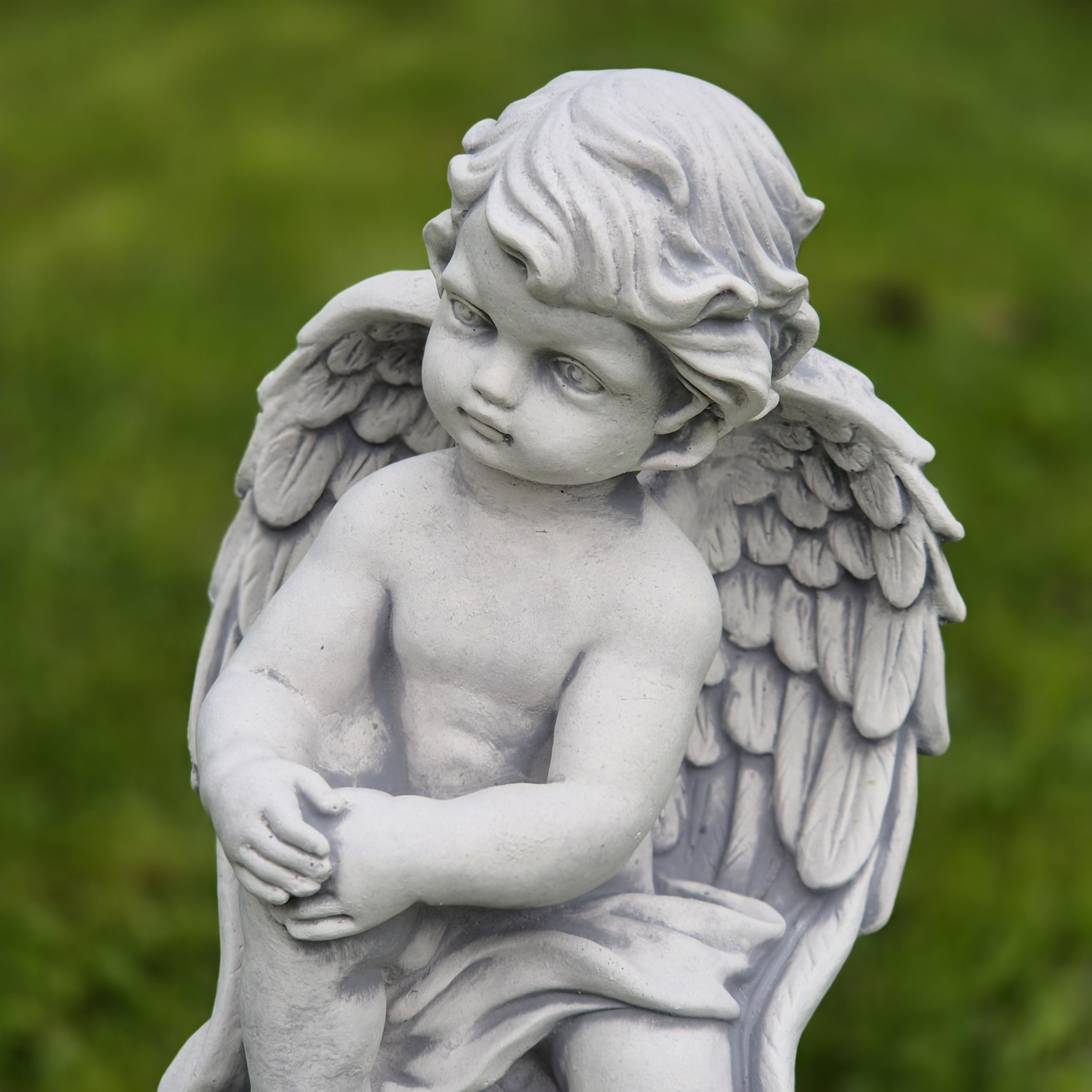 Figurka anioła na kulce – 38 cm, 7 kg – ręcznie malowana w kolorze szarym – z odlewu kamiennego, odporna na warunki atmosferyczne i mróz – dekoracja ogrodowa, anioł, figurka anioła na zewnątrz