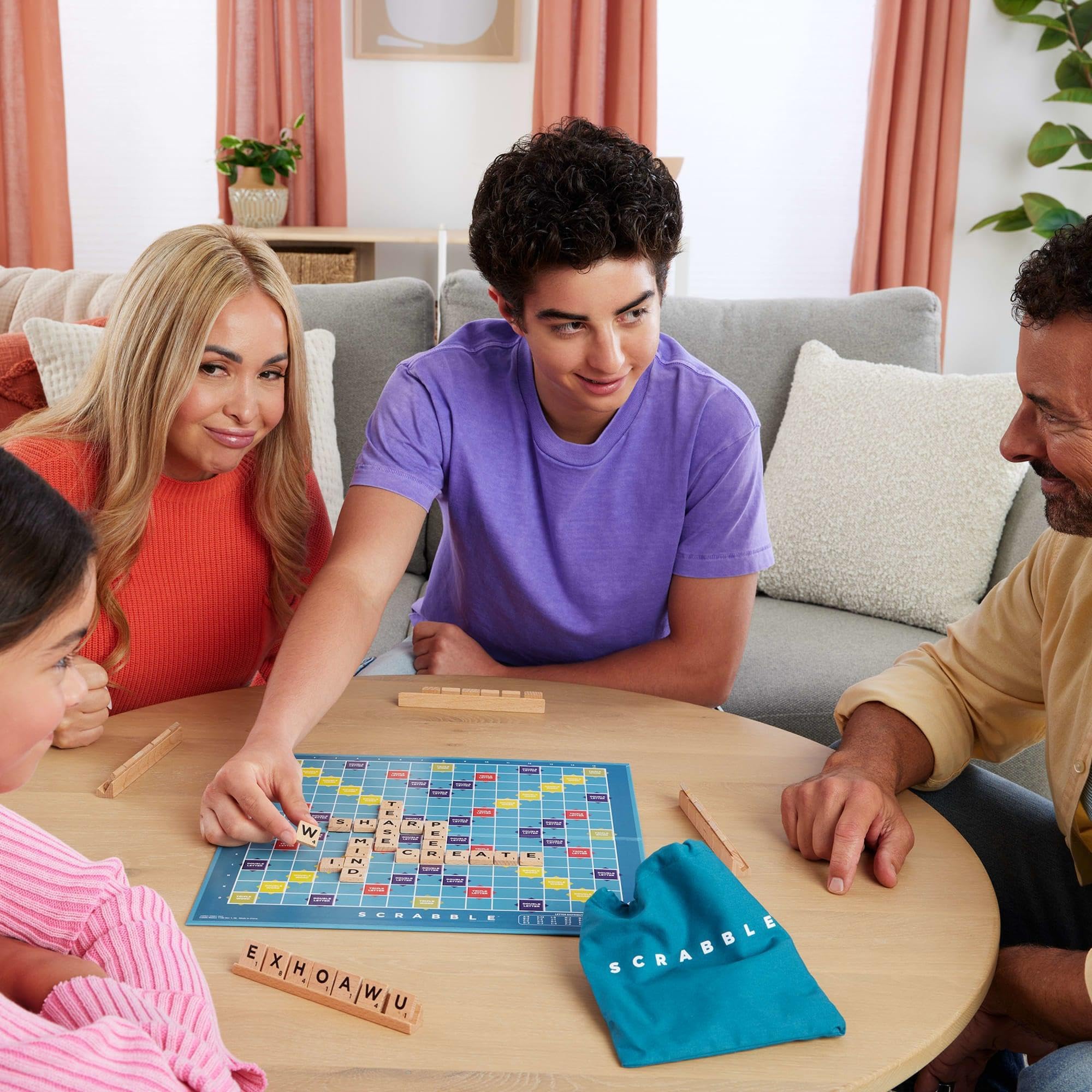 Jogo Scrabble Core Wood Mattel. Edição clássica com peças e