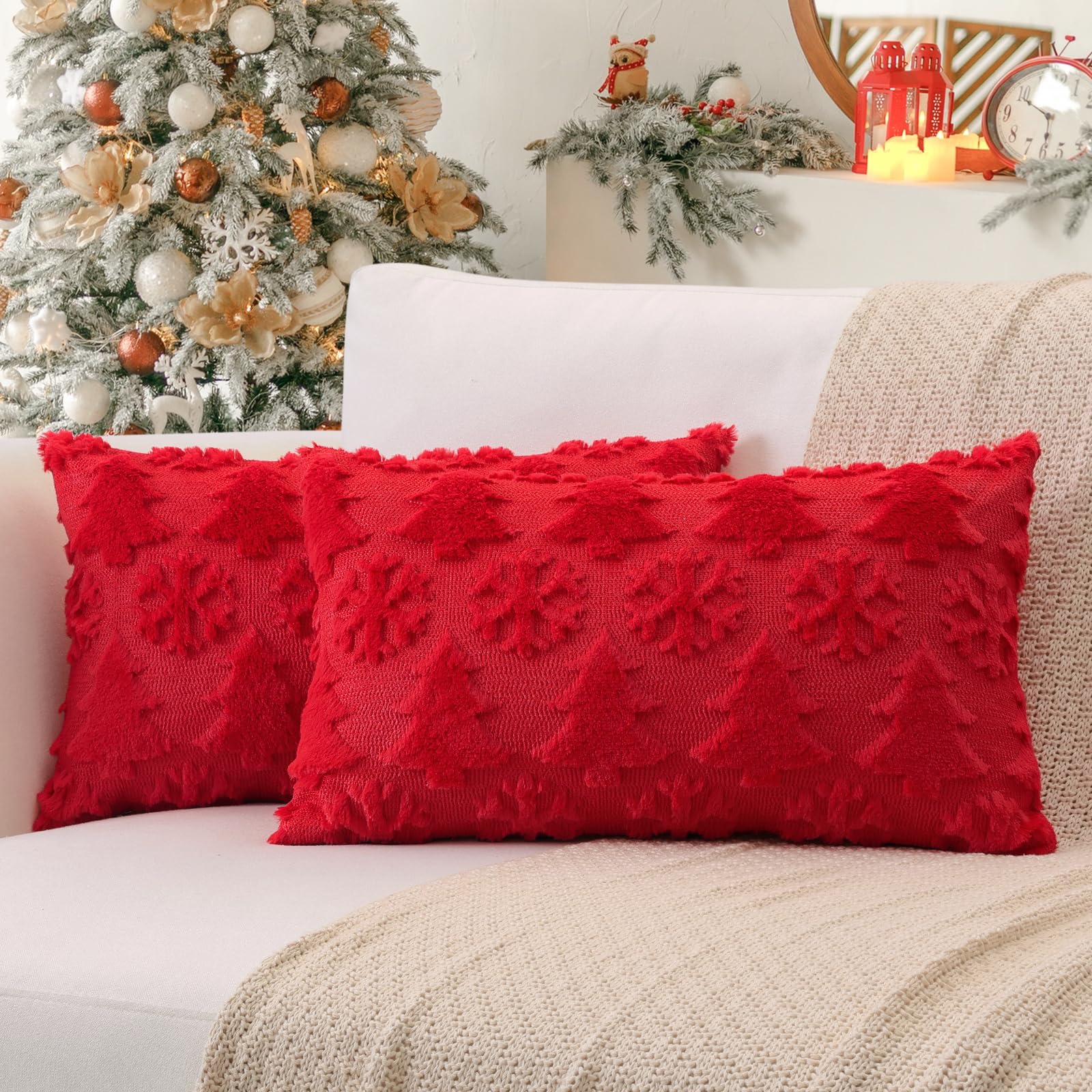 Sungeek Set of 2 Christmas Cushion Covers 40x60 cm, Soft Plush Faux Fur Christmas Tree Snowflake Winter Holiday Xmas Decorative Lumbar Throw Pillow Cover Cases for Sofa Couch Bed Living Room, Red