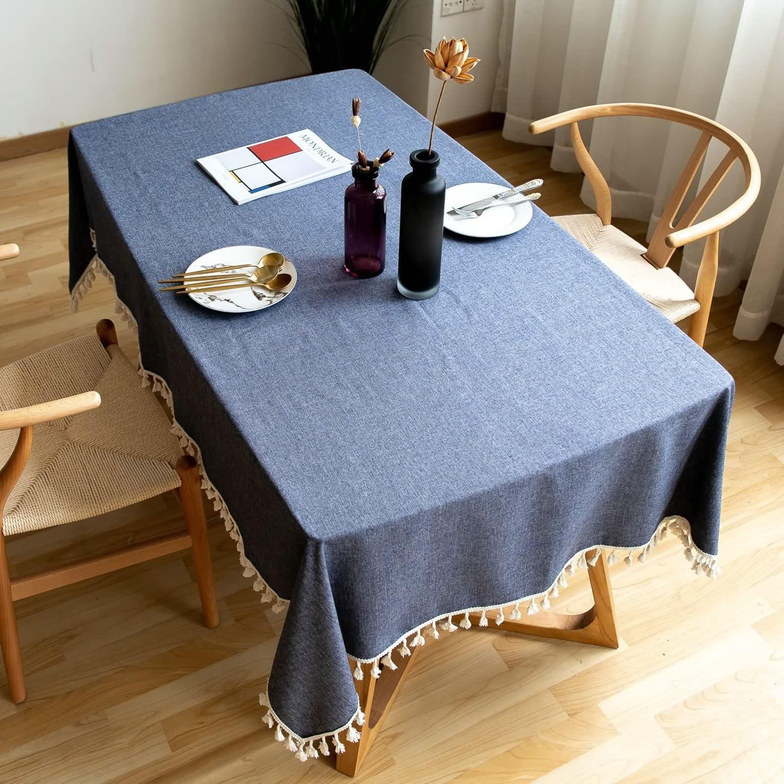 Obrus prostokątny, granatowy, 140 x 260 cm, jednokolorowy, z frędzlami, bawełna i len, obrus do użytku na zewnątrz, styl boho, ochrona przed plamami, odporny na zabrudzenia do użytku wewnątrz