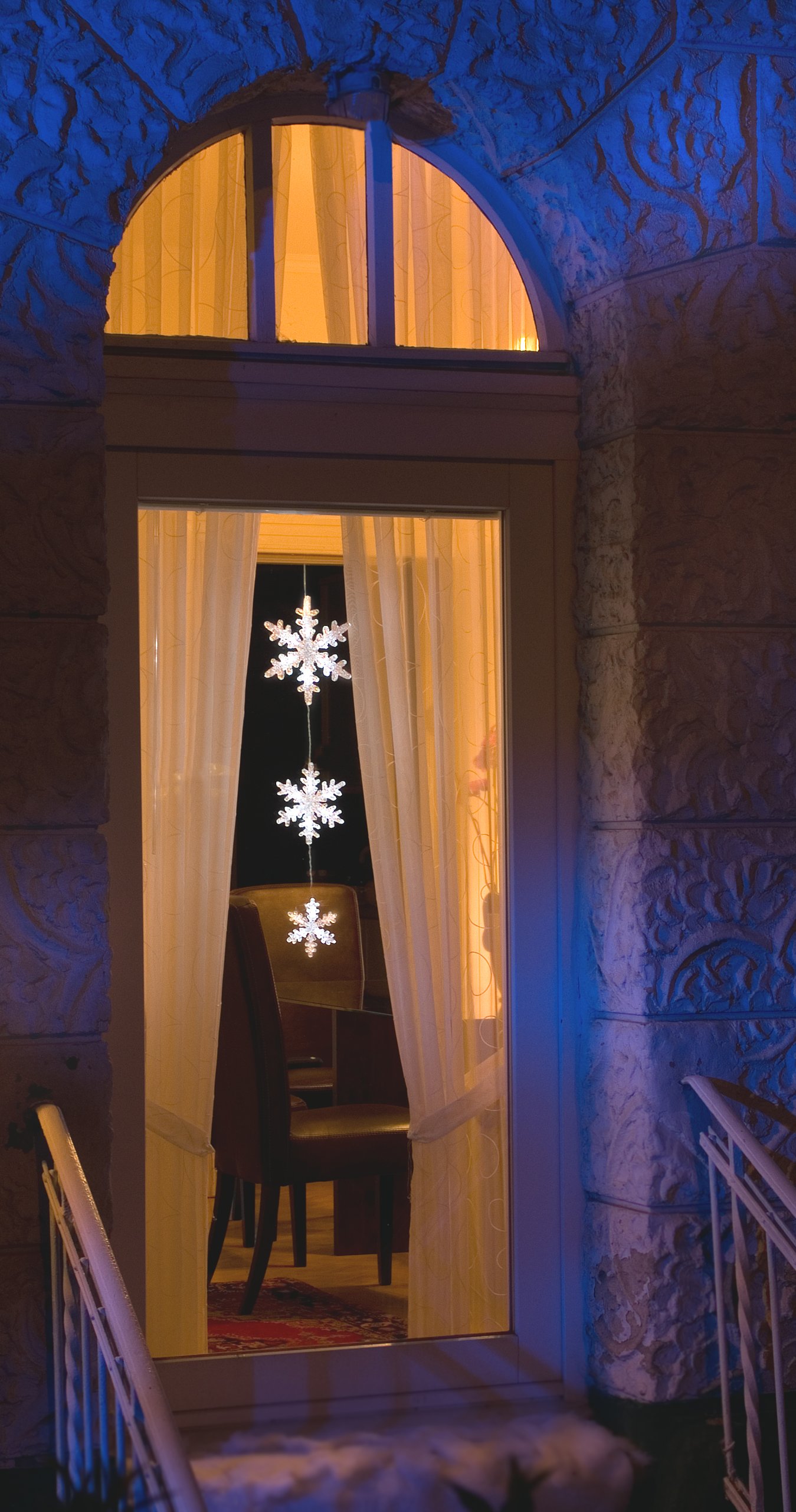 Konstsmide LED Lichtervorhang, 3 Schneeflocken, 15 kalt weiße Dioden, 24V Innentrafo, transparentes Kabel - 6116-203