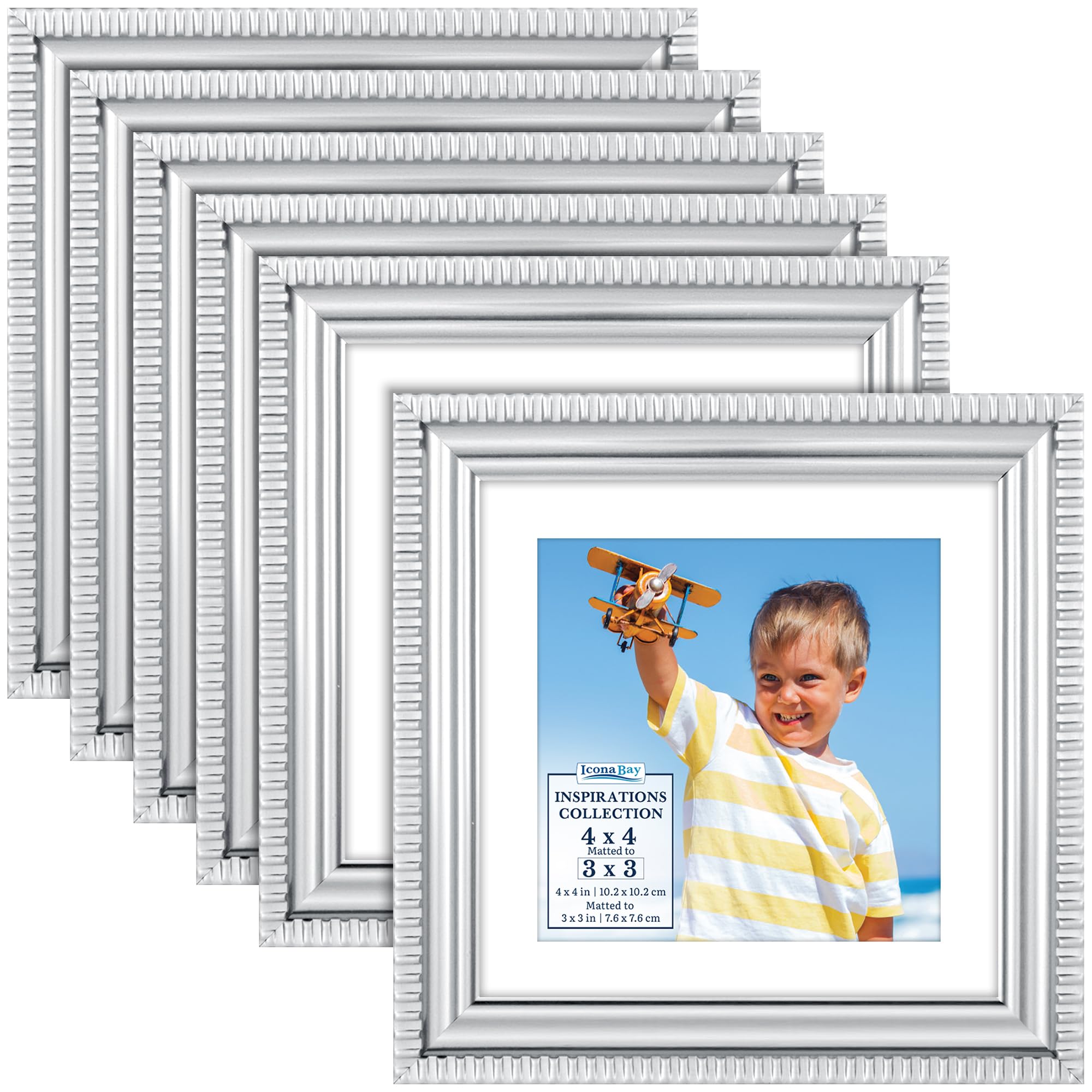 Cadres photo 10x10 cm pour créer une galerie murale élégante dans votre salon