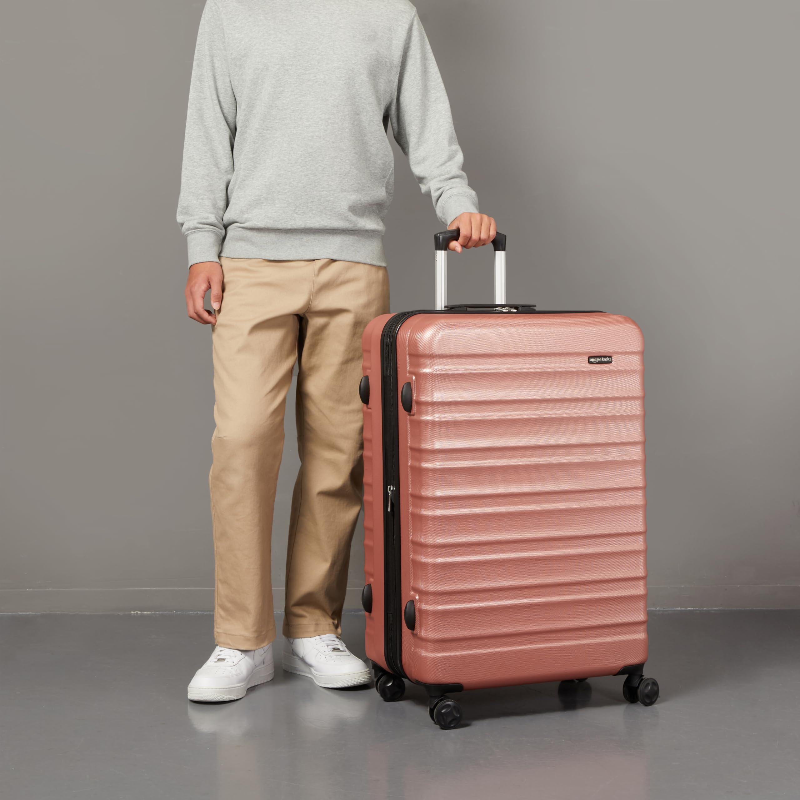 Amazon Basics Valigia Rigida Grande (78 cm), Guscio in ABS Antigraffio, Espandibile, 4 Ruote Girevoli, Oro Rosa