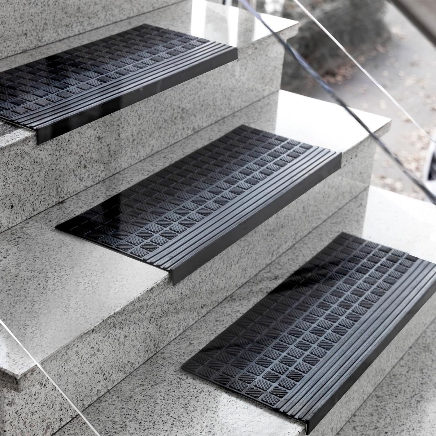 KARAT Tappetini per scale in gomma Diamond per esterni, gradini autoadesivi antiscivolo e resistenti alle intemperie UV, protezione per scale anti-inciampo (30 x 120 cm, 10 pezzi)