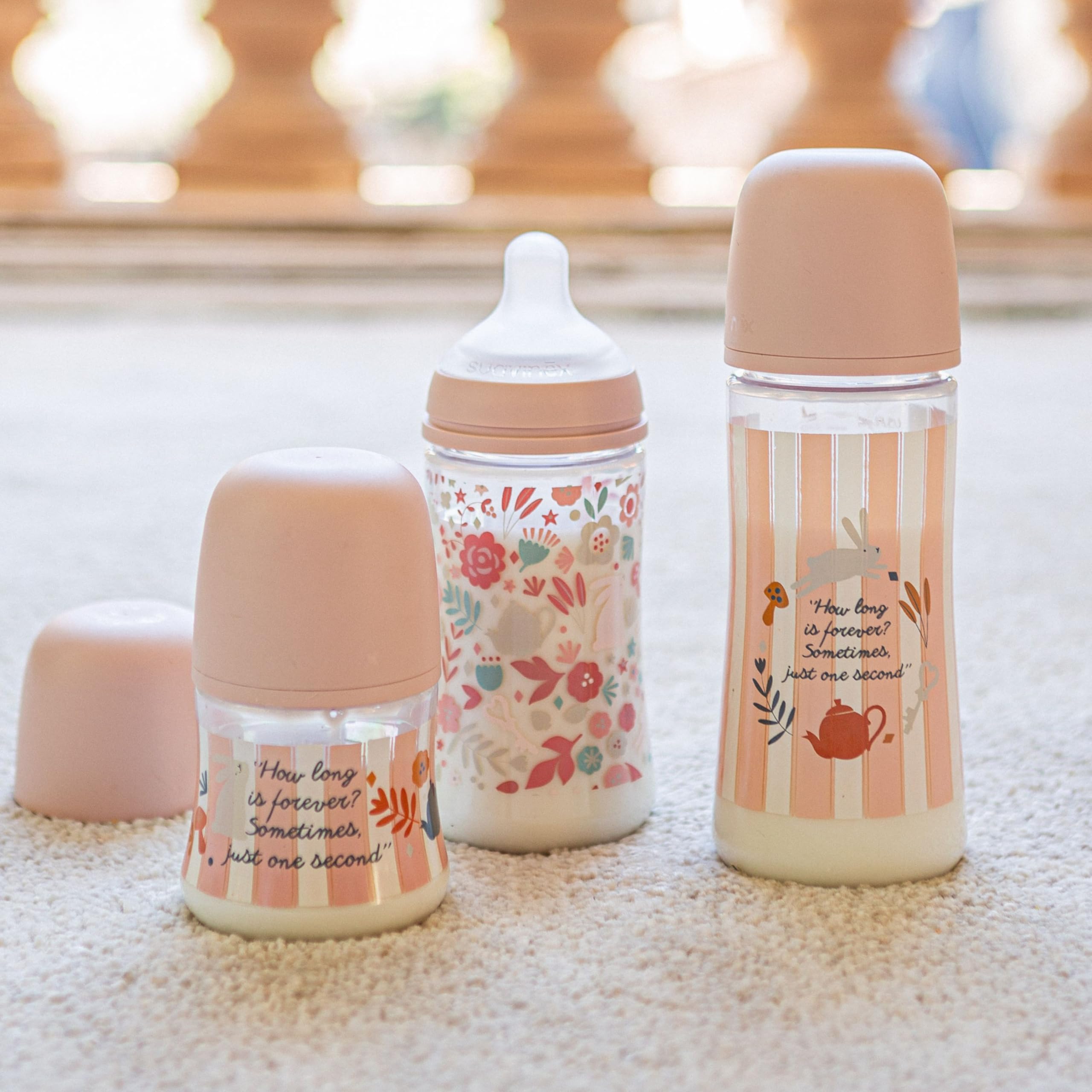 Suavinex, Set Regalo Recién Nacido. Kit Biberones Anticólicos de 150 ml y 270 ml + Chupete 0/6 Meses con Tetina Fisiológica SX Pro + Dosificador de Leche + Portachupetes + Chupetero. Wonderland Rosa