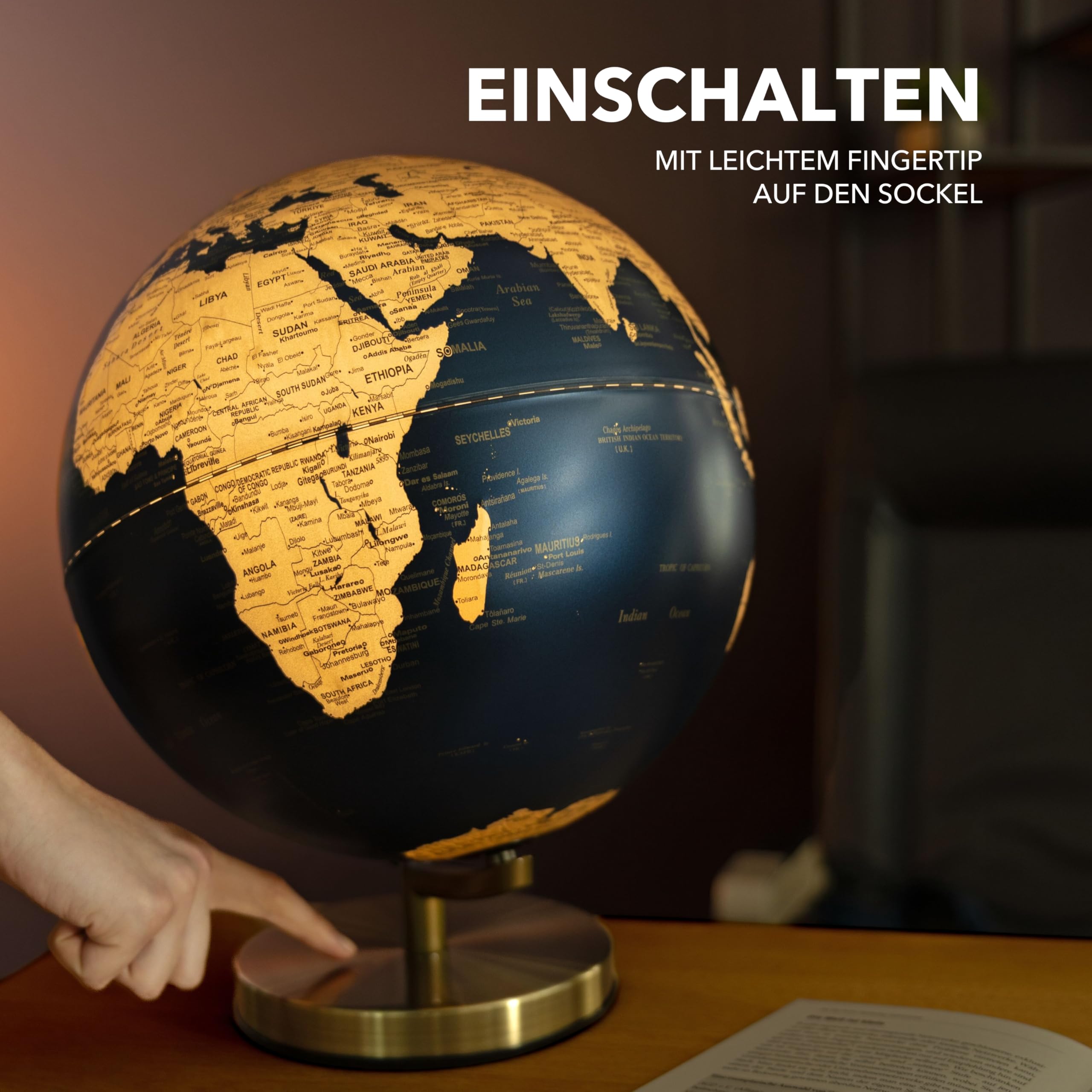 TROIKA Globus beleuchtet Touch Funktion 30cm Durchmesser STELLAR LIGHT TOUCH Beleuchtung inkl. Ladestecker auf gebürstetem Metallfuß aus Kunststoff und Metall in bronzefarben und dunkelblau