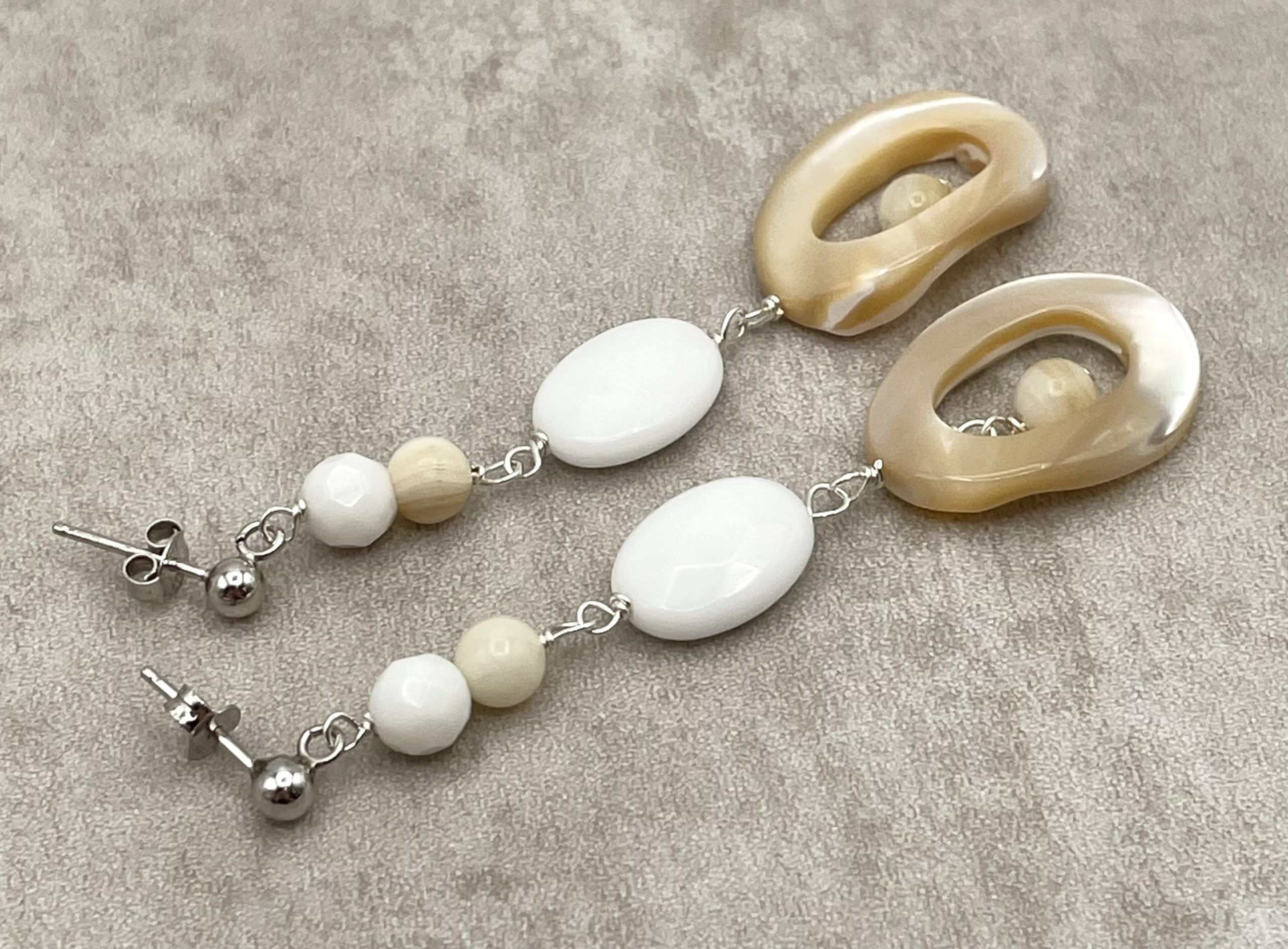 Orecchini in Argento 925 Madreperla Beige e Agata Bianca, Pendenti Lunghi Ovali, Gioielli con Pietre Dure, Bijoux Boho Artigianali, Regalo