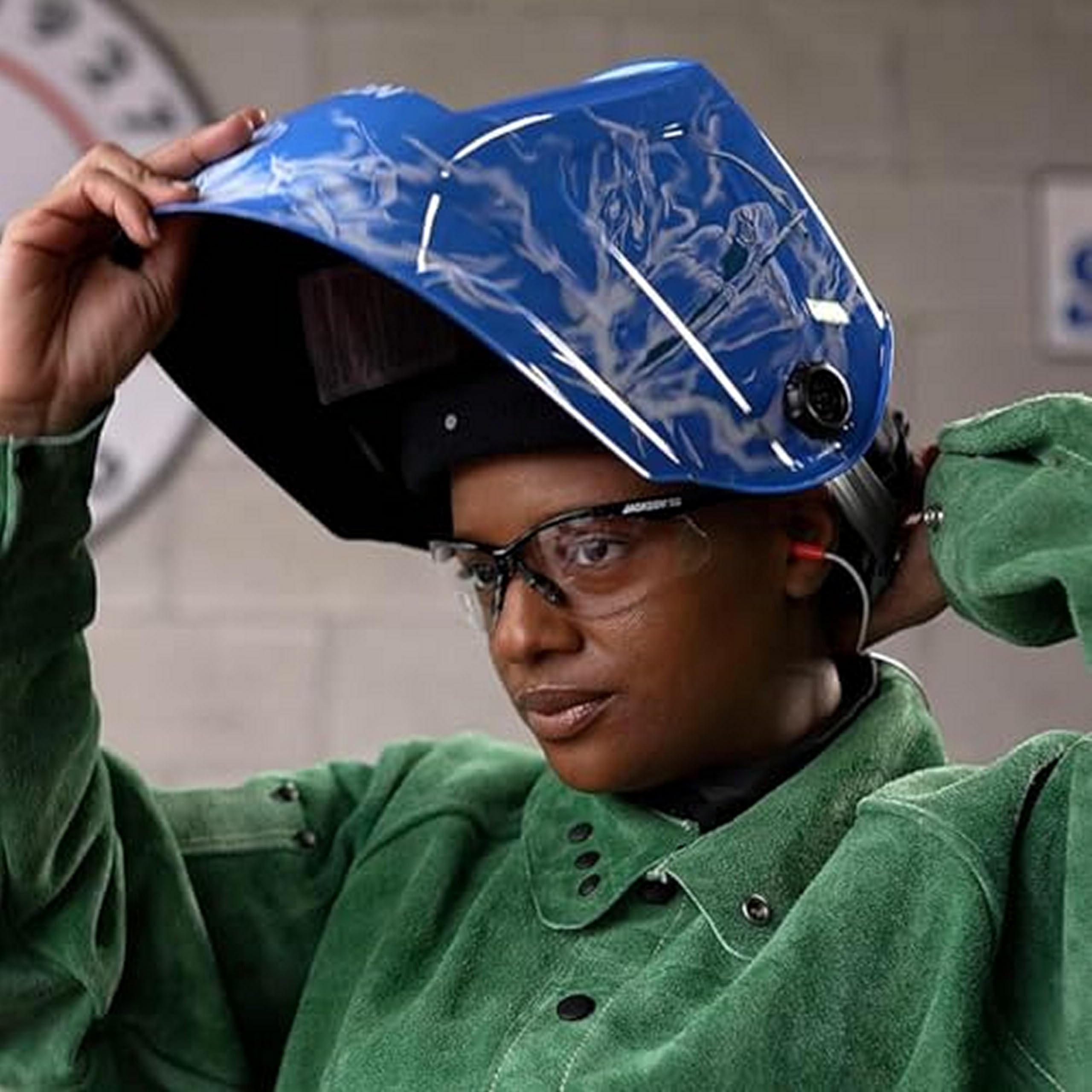 Auto Darkening Welding Helmet - Jackson Safety -7