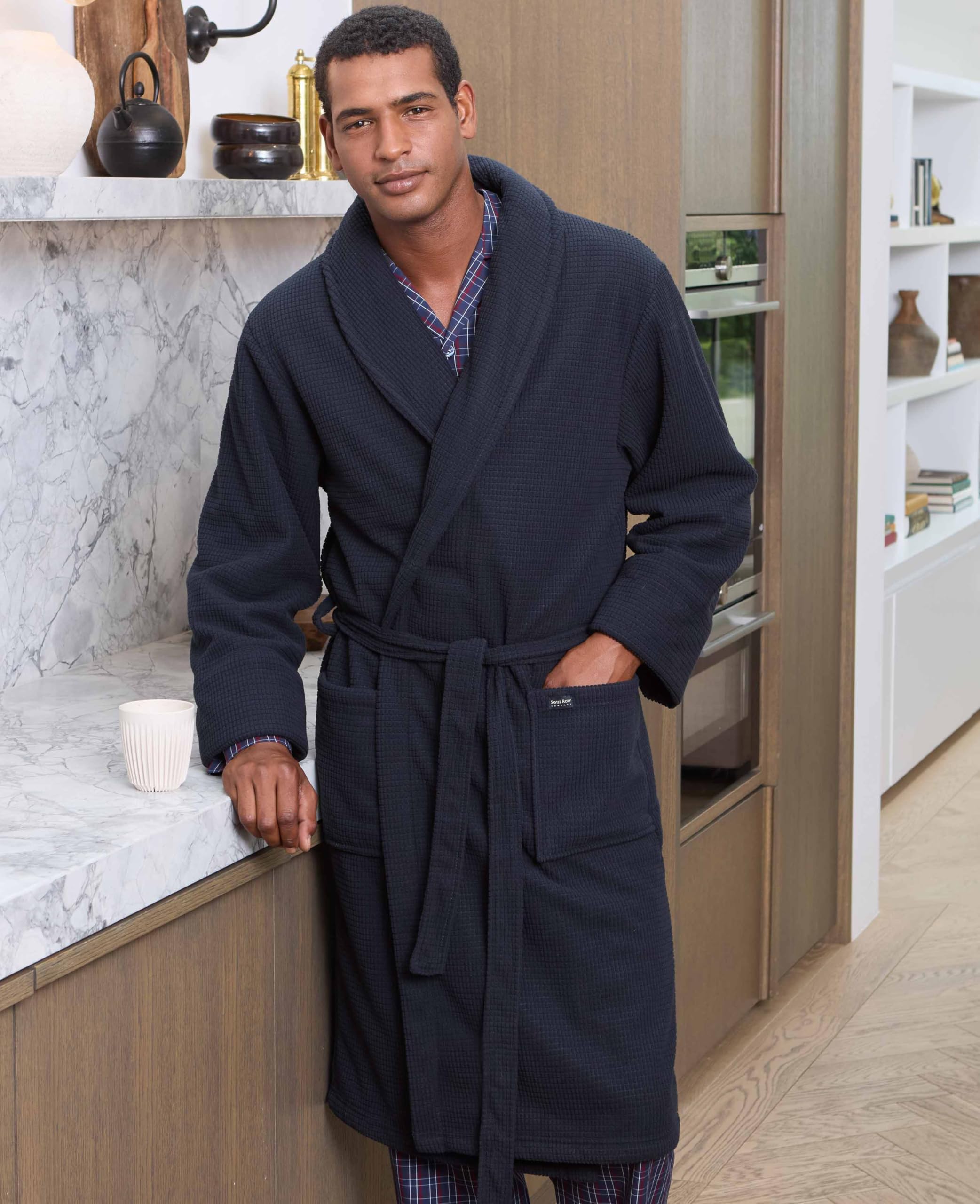 THE SAVILE ROW COMPANY LONDON Men's Lightweight Super Soft Warm Fleece Dressing Gown — view 23