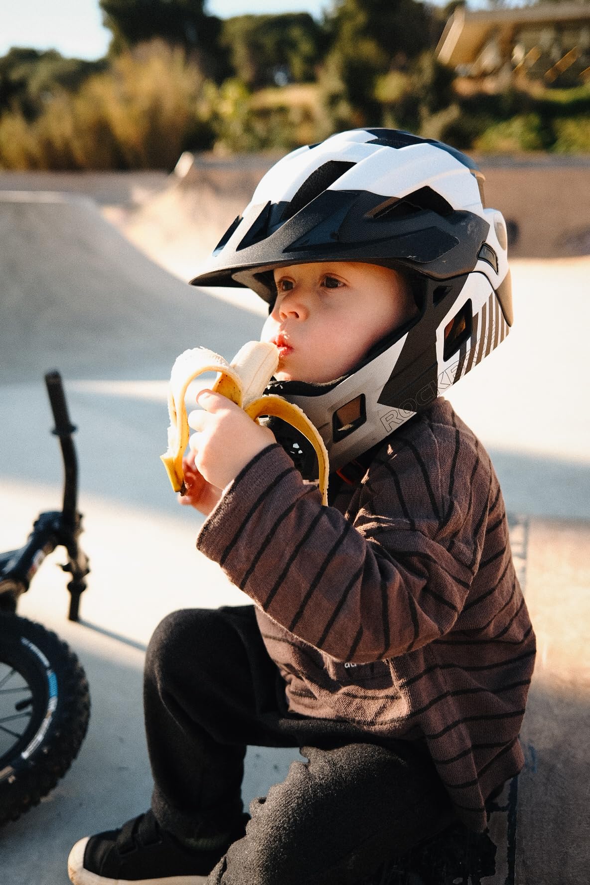 ROCKBROS Kinder Fahrradhelm + Fahrradklingel Set Verstellbarer Helm mit EPS-Stoßdämpfung, Laute & Klare Klingel für Bike & Scooter
