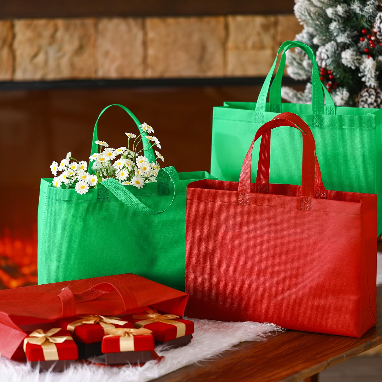 SATINIOR Lot de 50 grands sacs fourre-tout non tissés réutilisables avec poignées pour Noël, shopping, vacances, fête d'anniversaire (35,6 x 25,4 x 10,2 cm)