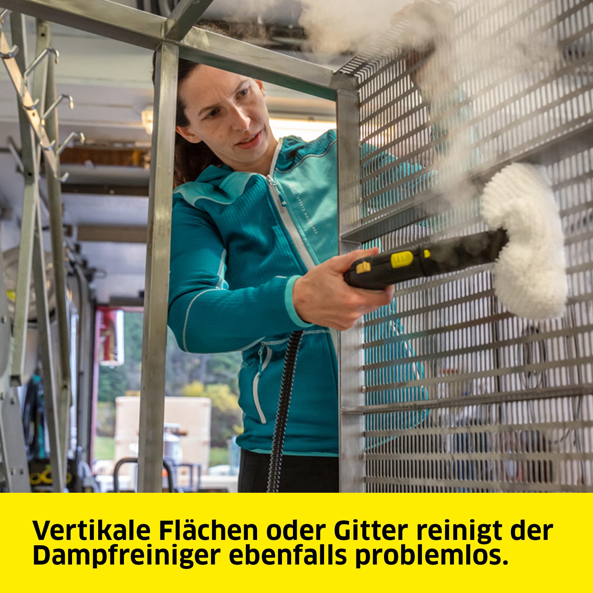 Kärcher Dampfreiniger SG 4/4, Dampfdruck: 4 bar, Tank: 2,4 l Kesselinhalt + 2,0 l Tank, Handdüse mit Bürste, 2 Dampfrohre, 2,0 m Dampfschlauch, 2 Bodendüsen, Frottee-Überzug, Aufsätze für Handdüse