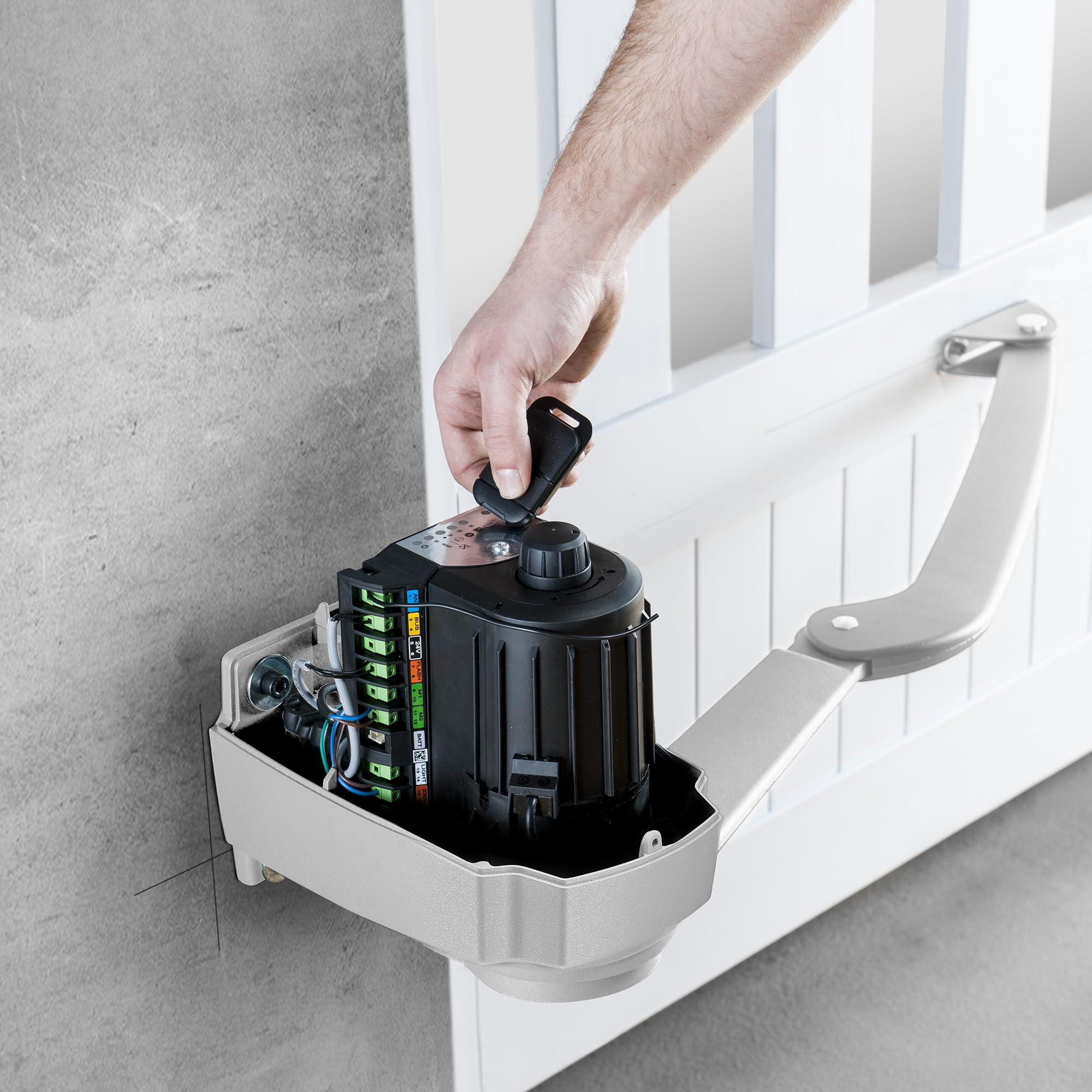 Somfy 1241430 - Lockyvia, Motor para Cancela Batiente, para Puertas Batientes De 3,6M2 por Hoja, Incluye Mandos Y Accesorios