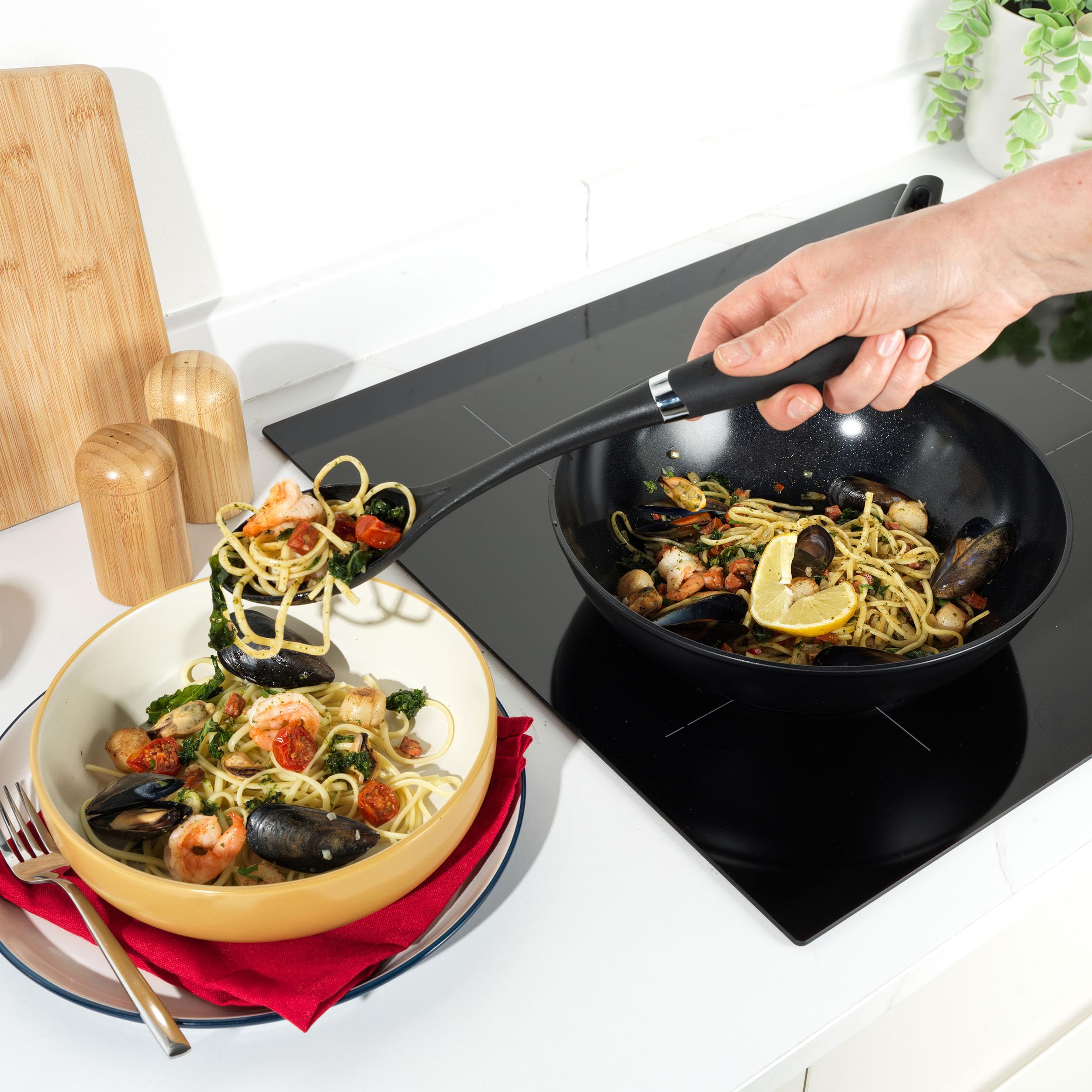 Russell Hobbs RH03261EU7 Verde Thermocollar 28 cm Stir Fry Pan, Healthy Ceramic Non-Stick Coating, PFAS-Free - Image 3