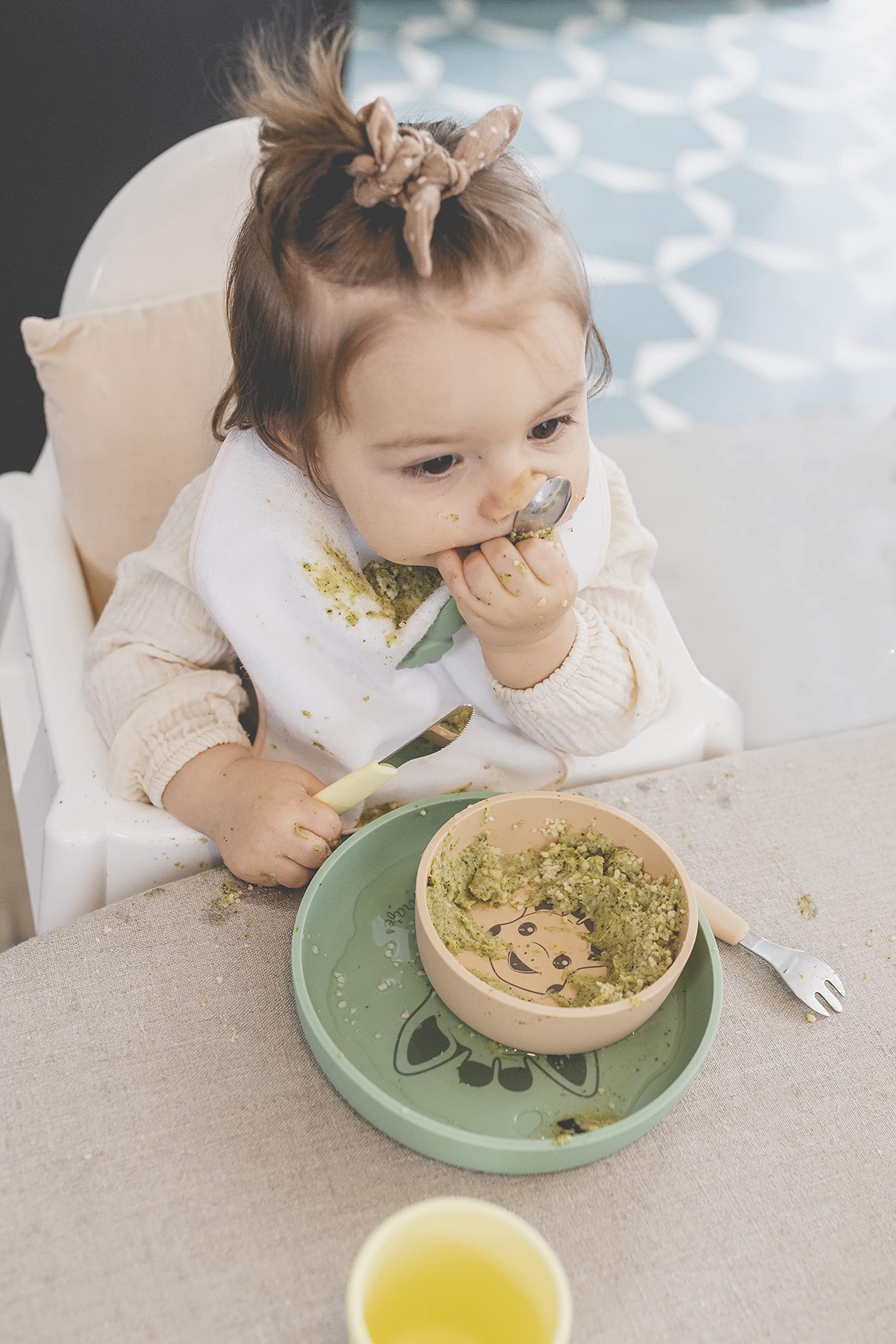 Sophie la Girafe Set de Repas en Silicone - Assiette, Bol, Verre et Cuillère Passe au Lave Vaisselle et Micro-ondes