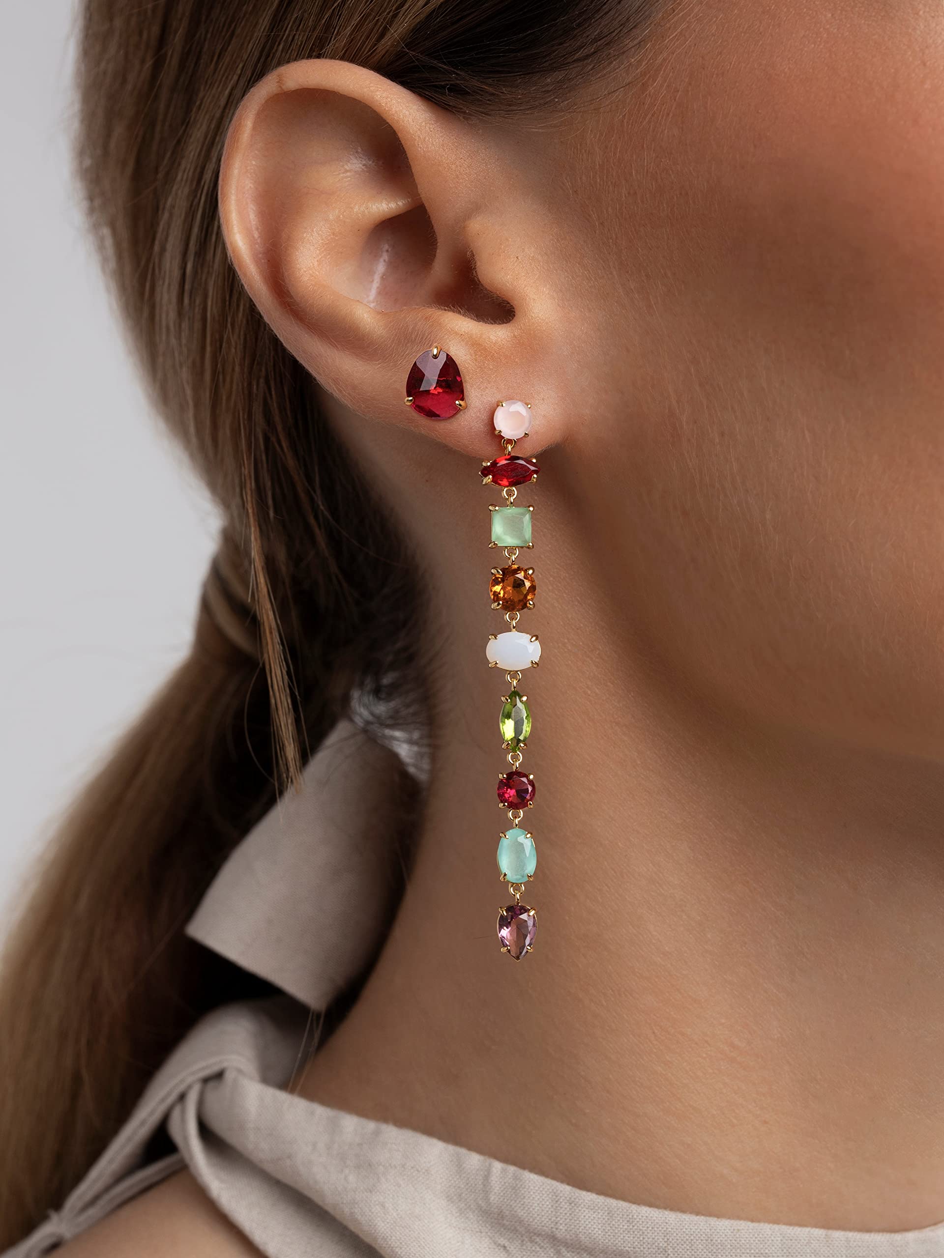 SINGULARU Pendientes Mujer Drop Orquidea Plata Baño Oro | Plata de Ley con baño de oro de 18kt aporta elegancia con diseño de orquídea colgante y circonitas.