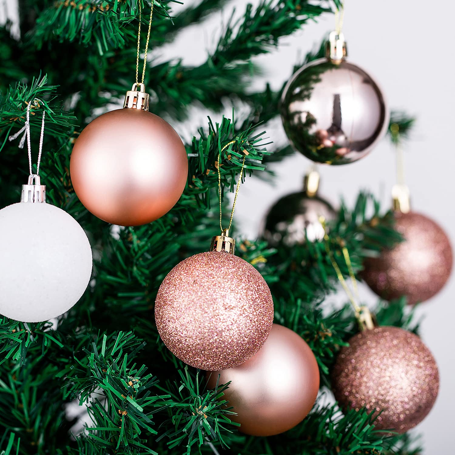 MELOKI 30 bolas de Navidad de 6 cm, adornos de Navidad inastillables, bolas de decoración con adornos de árbol, ganchos para árbol de Navidad, fiesta, boda, oro rosa y blanco