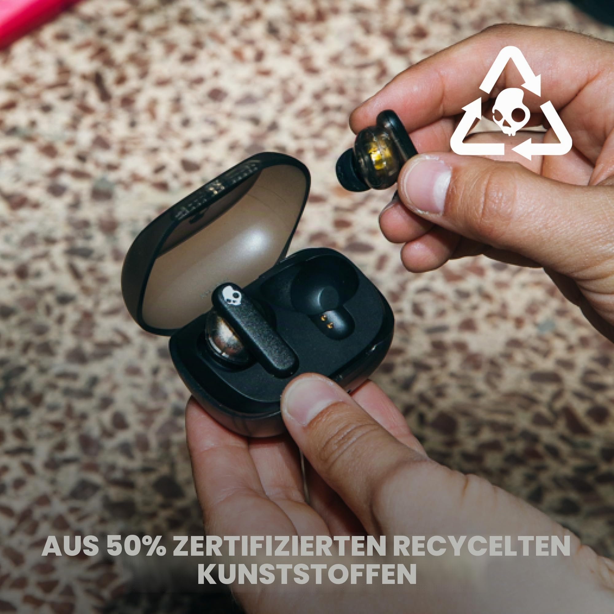 Skullcandy Smokin’ Buds Wireless Earbuds - Klares Schwarz – Ansicht 2