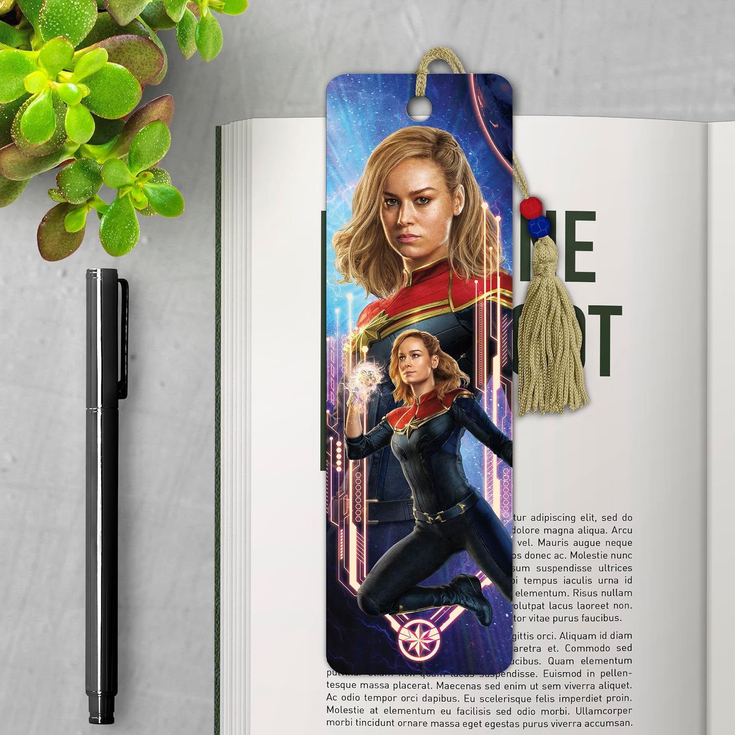 Marvel The Marvels - Captain Marvel Premier Bookmark Stationery