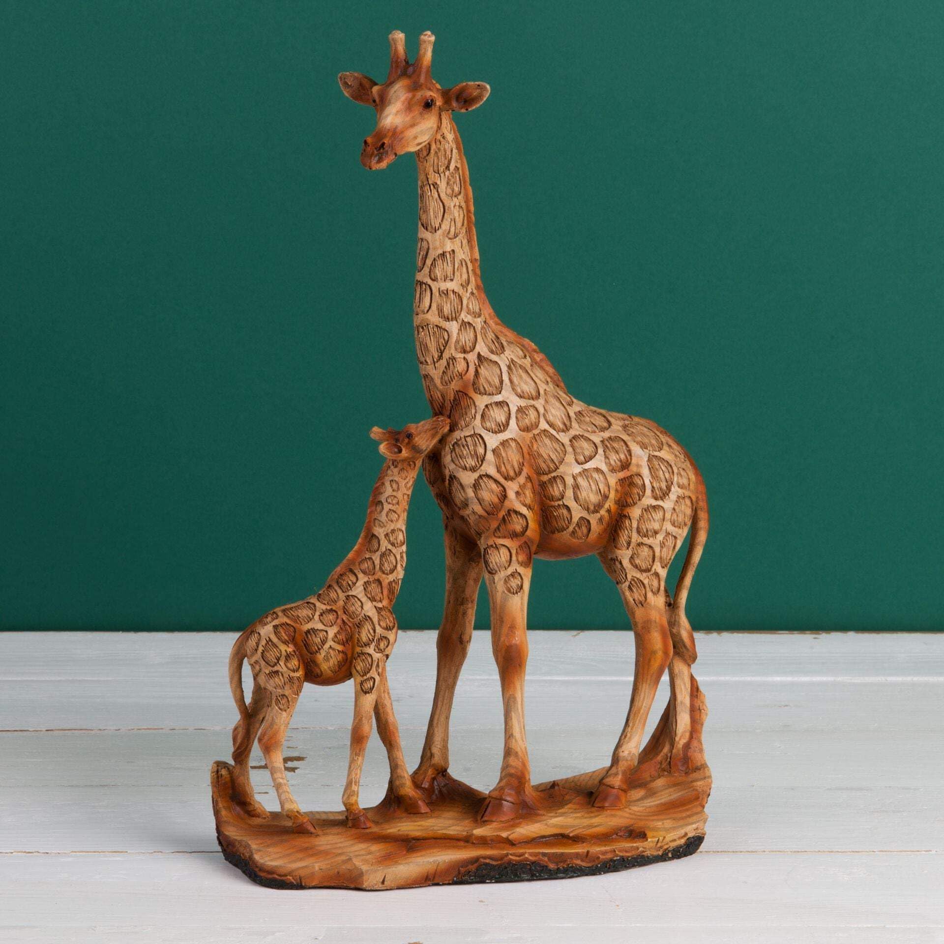 Giraffe und Baby-Ornament in Holzoptik