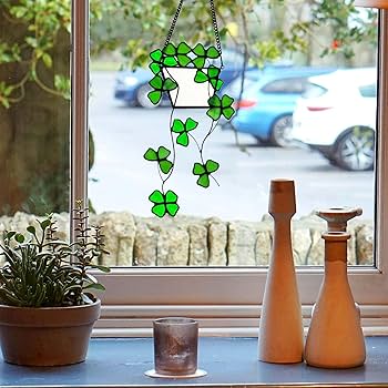 3匹のアメリカコガラ ヴィンテージ ステンドグラス 松ぼっくり 木の実 トロント 立体的なステンドグラスのトンボサンキャッチャー（赤色