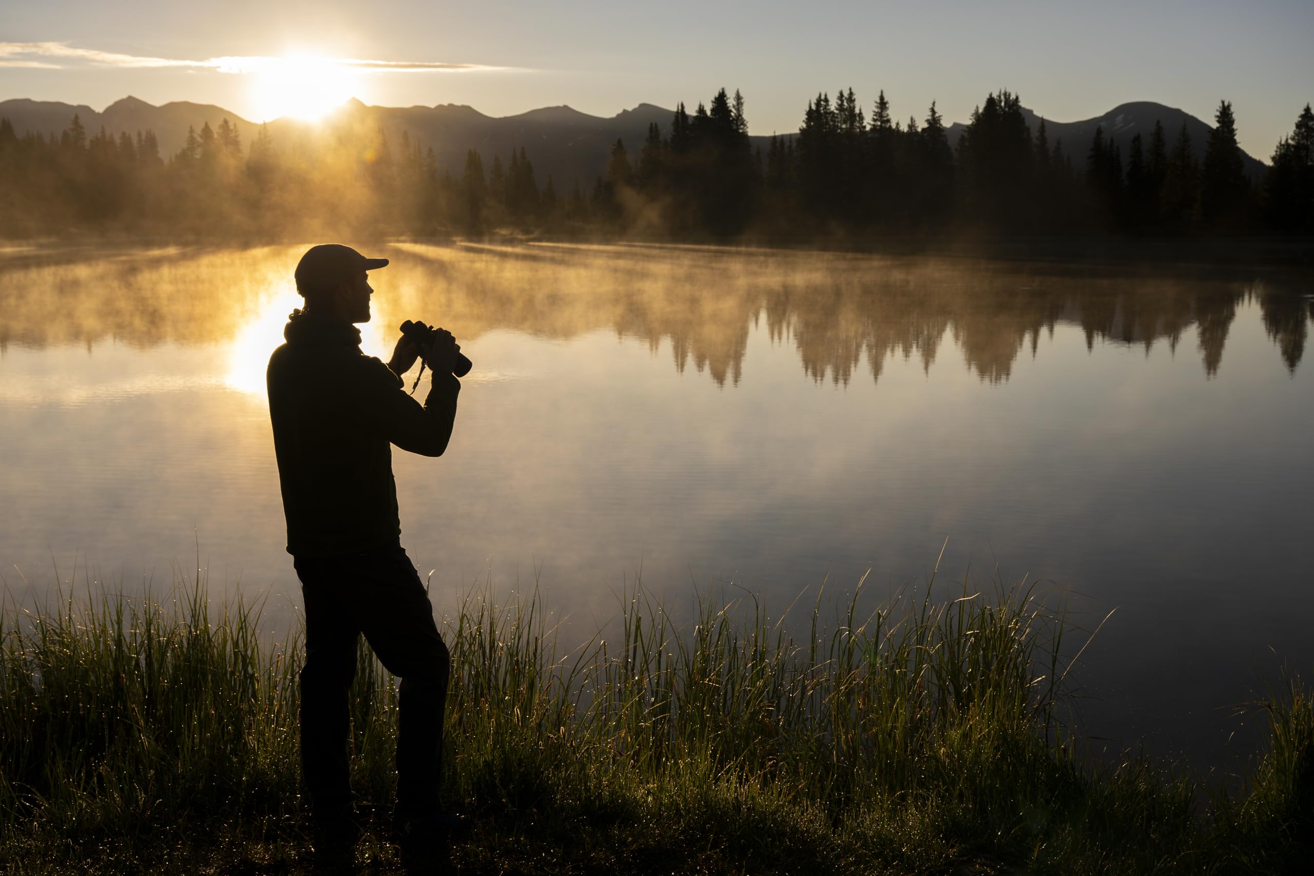 Nikon Action 10-22x50 Fernglas (leicht zu Tagen und zu bedienen, Gute räumliche Sicht, für Wanderungen, Reisen und Naturbeobachtung, für Brillenträger geeignet)