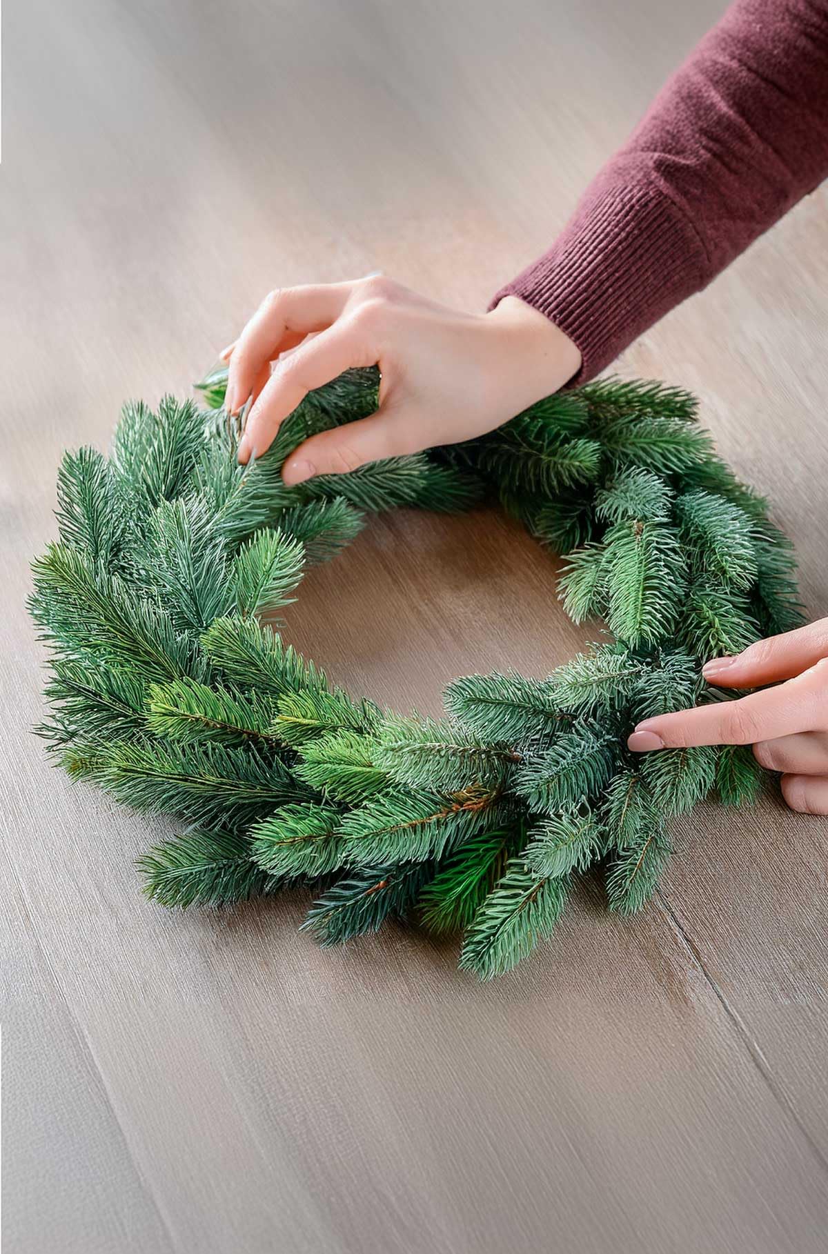 Adventskranz echt - Tannenkranz - Mixtellerkranz Nobilis - Konifere - 100% natürlicher echter Adventskranz - einseitig gebunden - Türkranz - Tischkranz - Weihnachtsdeko (Durchmesser 40 cm)