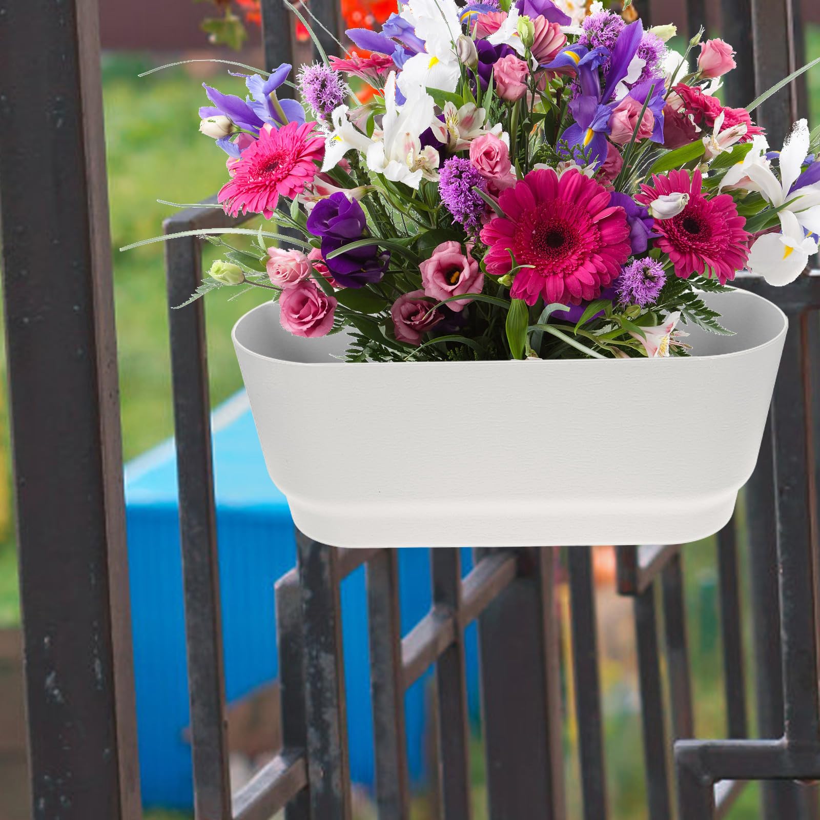 Jardinière Suspendue Pot de Fleurs en Plastique Blanc pour Balcon Design Robuste avec Fente Médiane pour Jardin et Restaurant