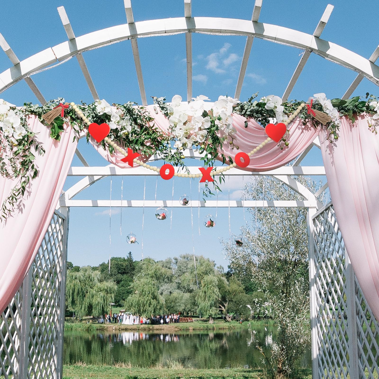 Wenqik 120 cm Valentinstag Holzperlengirlande mit Schleife, Quasten und Herzen Perlengirlande Dekor für Valentinstag Geschenk Hochzeit Displays abgestuftes Tablett Bauernhaus Heimdekoration