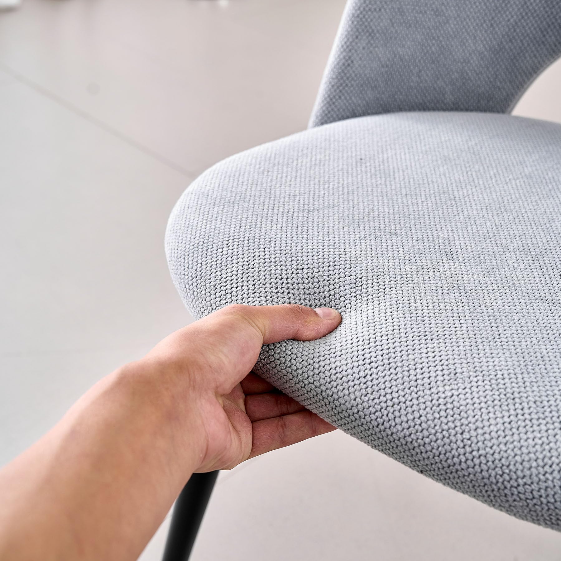 Set da Sala da Pranzo, Tavolo da Pranzo Rotondo Moderno con 4 Sedie da Pranzo, Piano del Tavolo in MDF e Seduta in Velluto per Cucina, Sala da Pranzo e Ristoranti (Grigio)