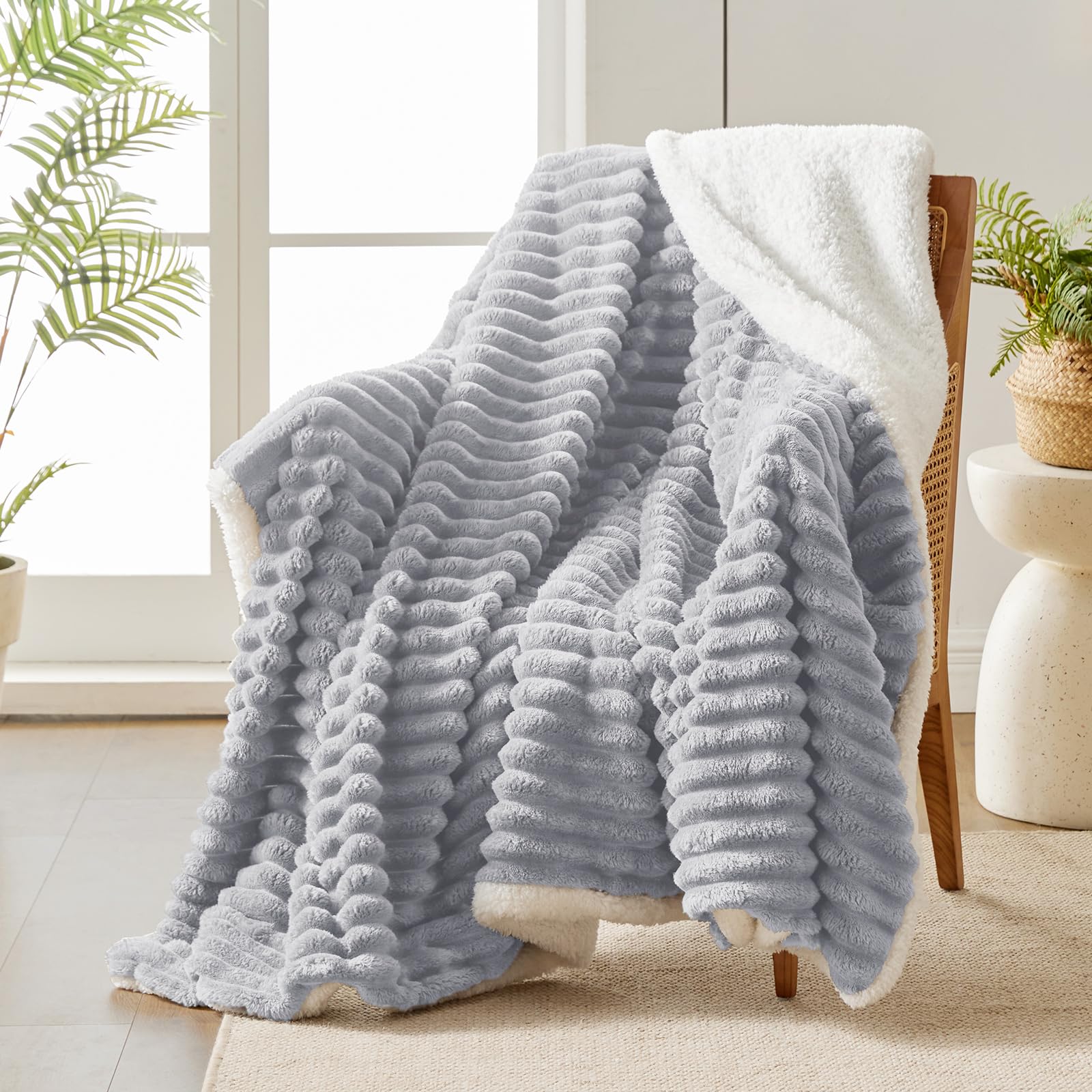 CHOSHOME Sherpa fleece deken zware thermische warme dekens voor de winter pluizige pluizige zachte warme grote fleece plaids voor bed en bank dikke flanellen fleece plaid dubbelzijdig grijs 230 x 270 CHOSHOME Sherpa fleece deken zware thermische warme dekens voor de winter pluizige pluizige zachte warme grote fleece plaids voor bed en bank dikke flanellen fleece plaid dubbelzijdig grijs 230 x 270