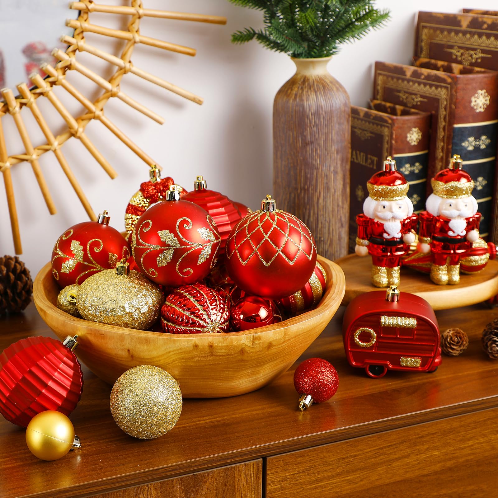 SHareconn Juego de 135 Piezas de Adornos Arbol Navidad, Adornos Bolas de Plástico Irrompibles con Cordón, Decoración Arbol de Navidad, Grandes Decoracion para Bodas (Rojo y Dorado)