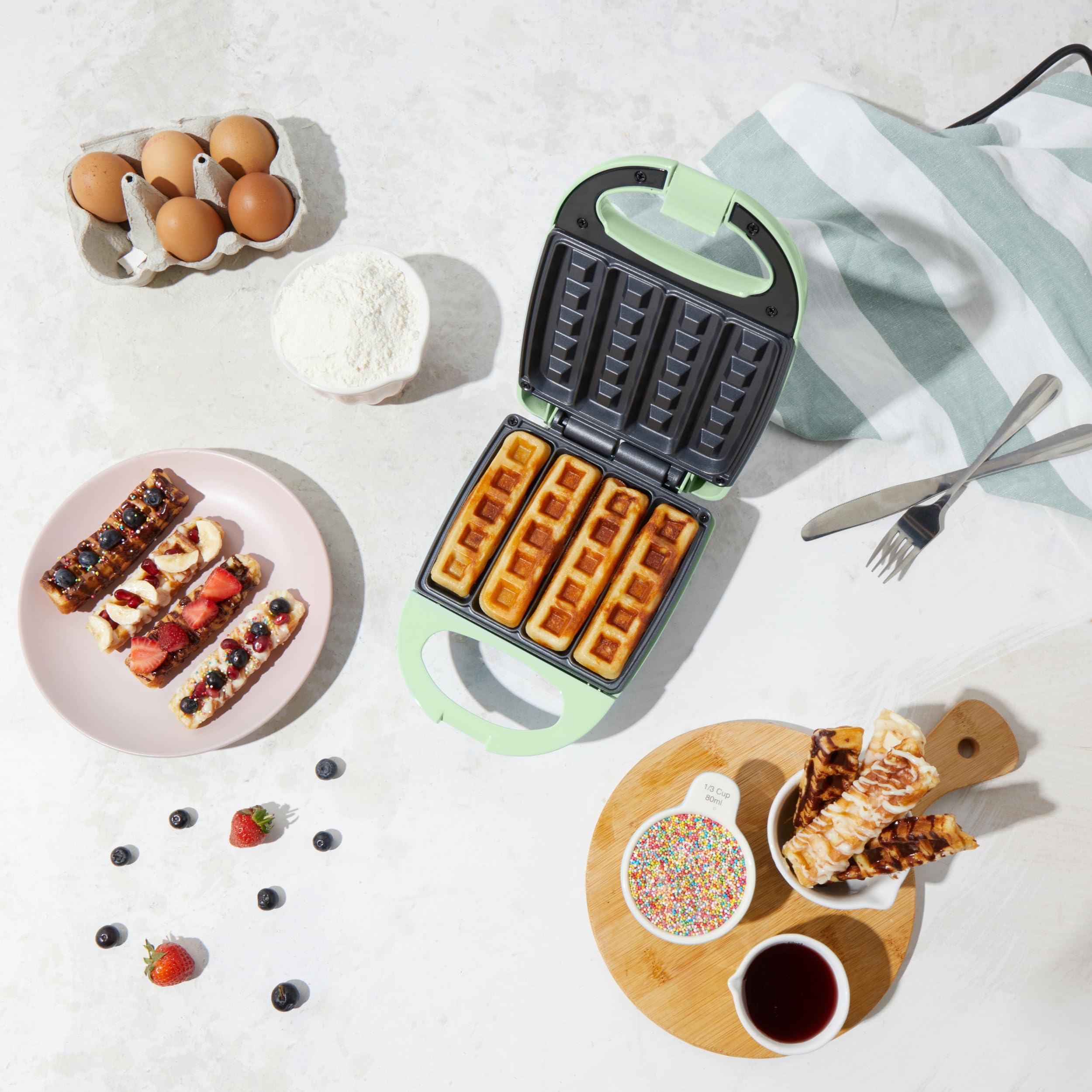 Giles & Posner Stick Waffle Maker – gofrownica belgijska z nieprzywierającymi płytkami do łatwego czyszczenia, antypoślizgowymi nóżkami, czasem nagrzewania 3 minuty, wskaźnikiem zasilania/gotowości
