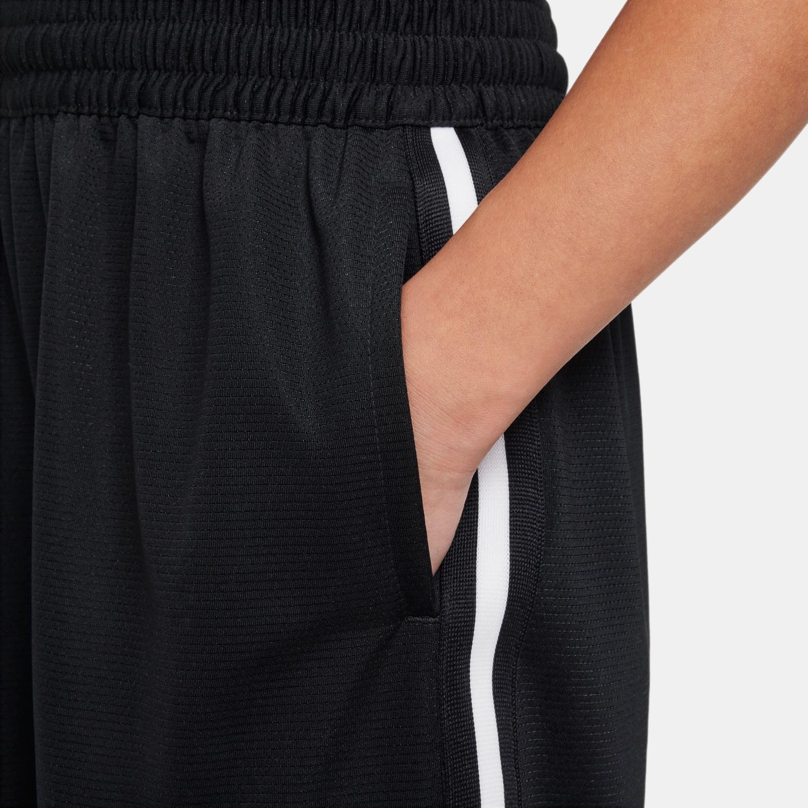 Nike Dri-Fit DNA FJ6802-010 Short de Basketball pour Enfants Plus âgés (garçons) Noir/Blanc Taille S