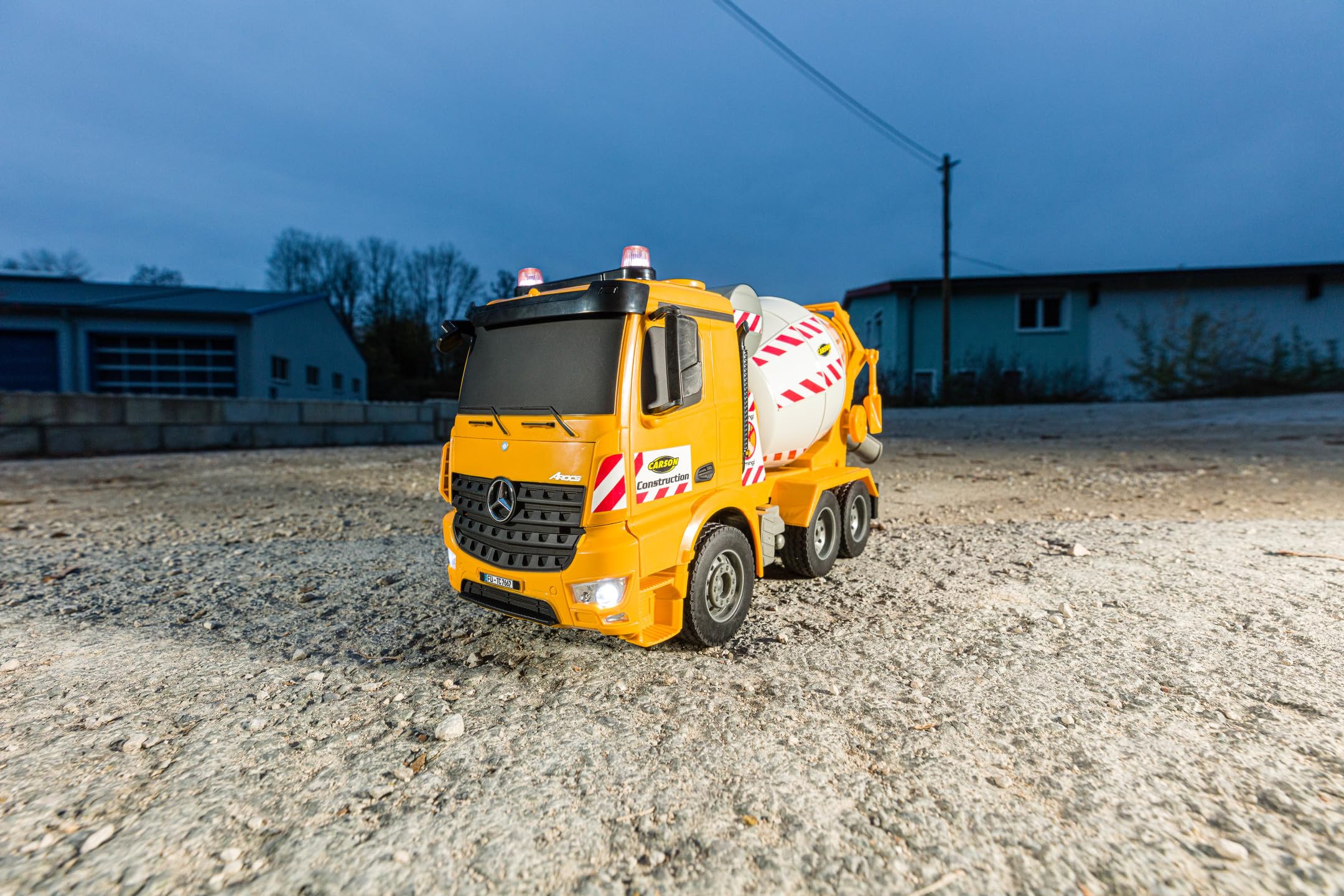 Carson 500907667 1:20 MB Arocs Betonmischer 100% RTR - Ferngesteuertes Fahrzeug, RC Betonmischer mit Funktionen Licht und Sound, inkl. Batterien und Fernsteuerung, Gelb