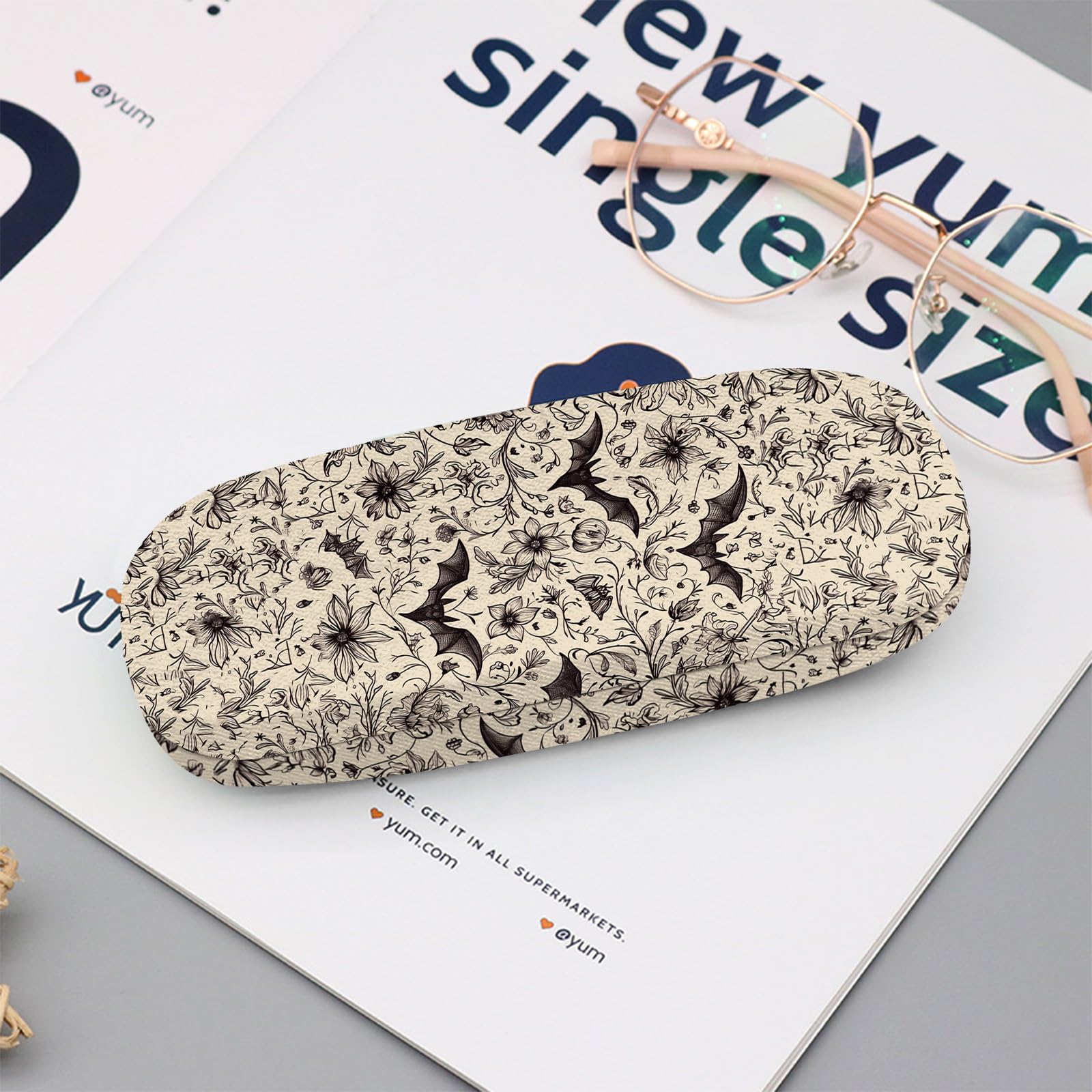 Cabreche Glasses Case Hard Shell Eyeglass Portable Glasses Eyeglasses Holder Box with Cleaning Cloth Women Girls Men Cute: Ab2-bat