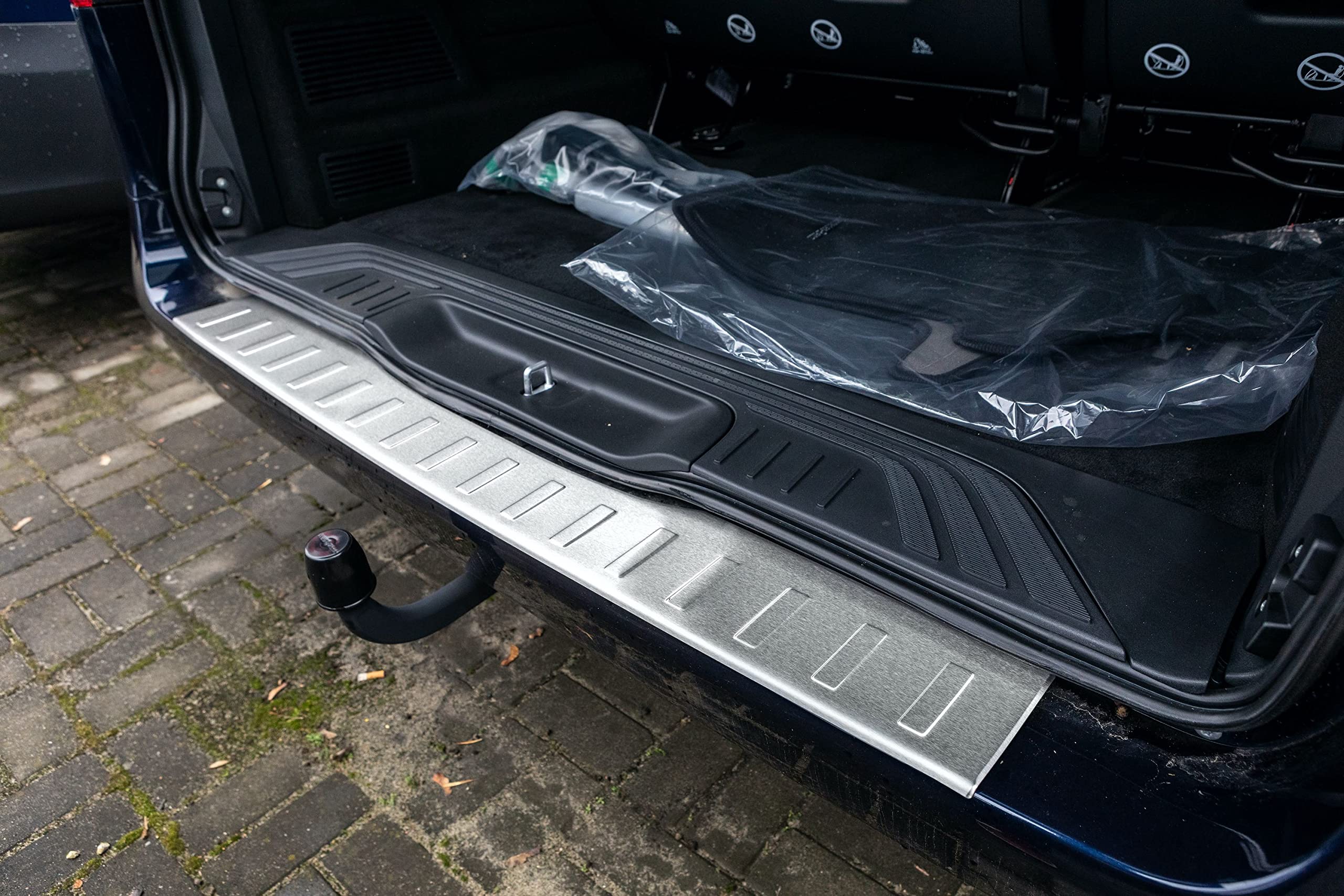 Aroba AR1150-PB Edelstahl Schwarz Pulverbeschichtet Ladekantenschutz kompatibel mit Mercedes Benz V Klasse & Vito ab BJ. 5.2014> passgenau Abkantung Farbe Schwarz