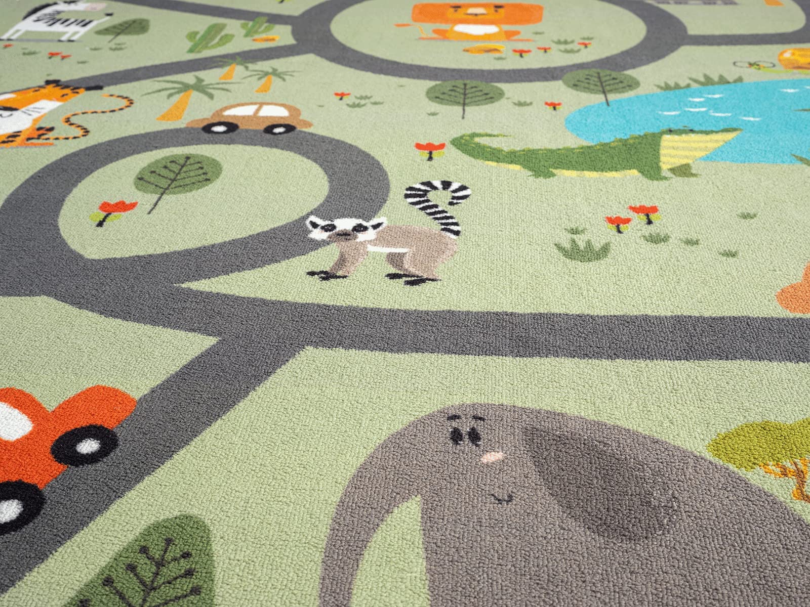 the carpet Happy Life Kinderzimmer, Kinderteppich, Spielteppich, Straßenteppich, Straße, Dschungel, Tiere, Auto, Grün, 200 cm Rund