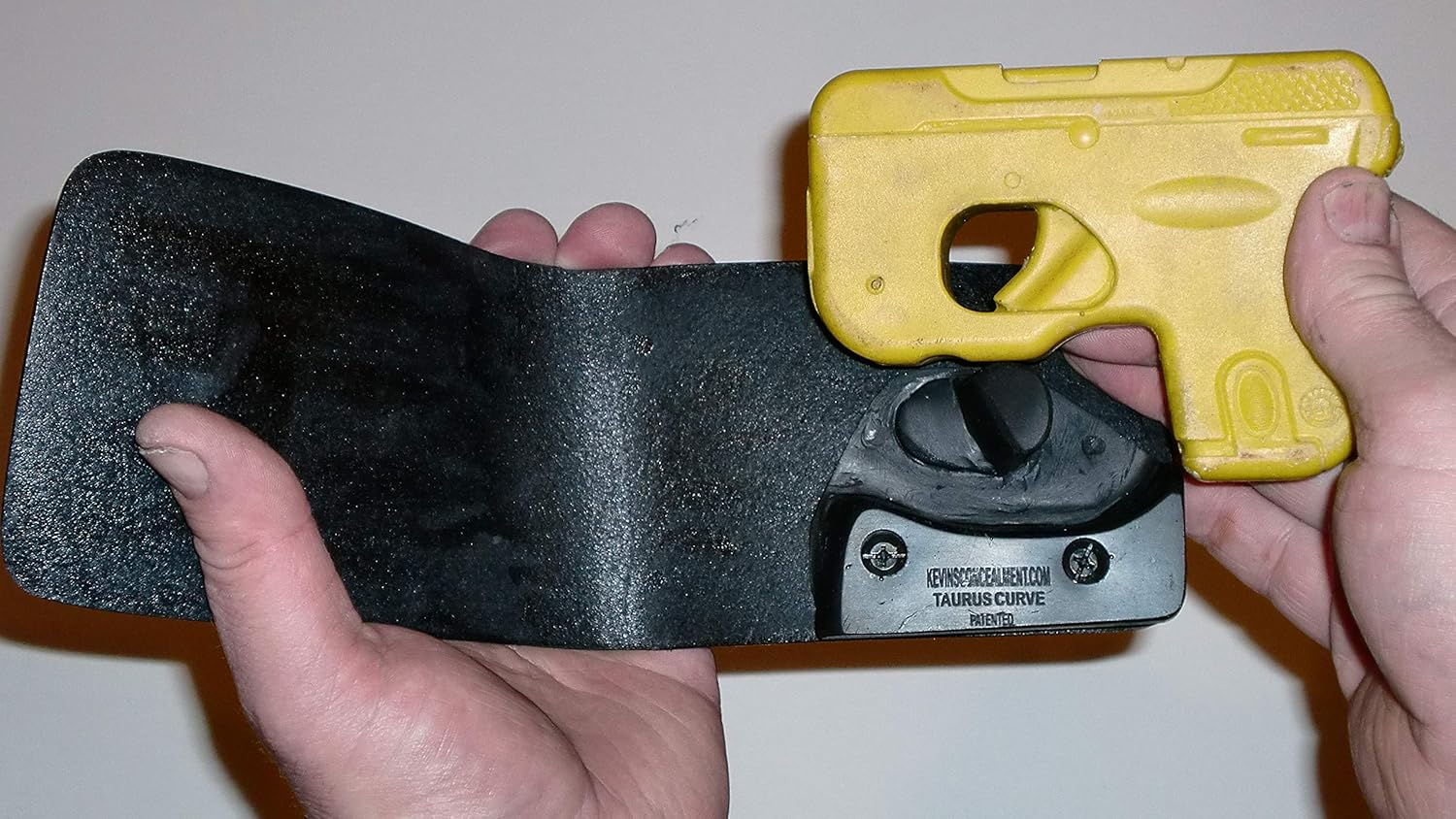 Wallet Holster for Full Concealment - Taurus Curve