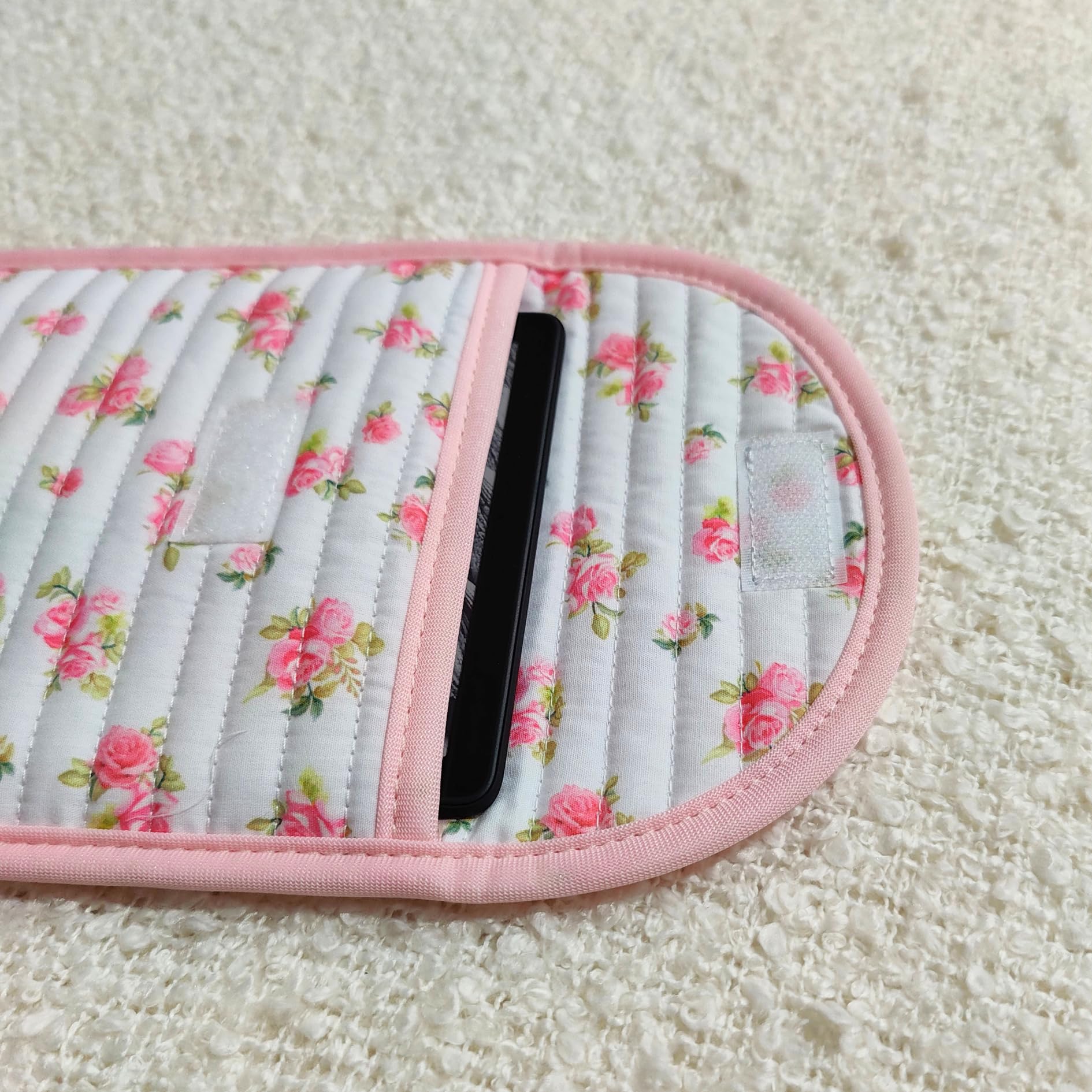 Custodia trapuntata per Kindle - Custodia imbottita in cotone per e-reader con imbottitura e chiusura in velcro, compatibile con Kindle Basic, Paperwhite e ColorSoft (Petal Whisper, bianco)