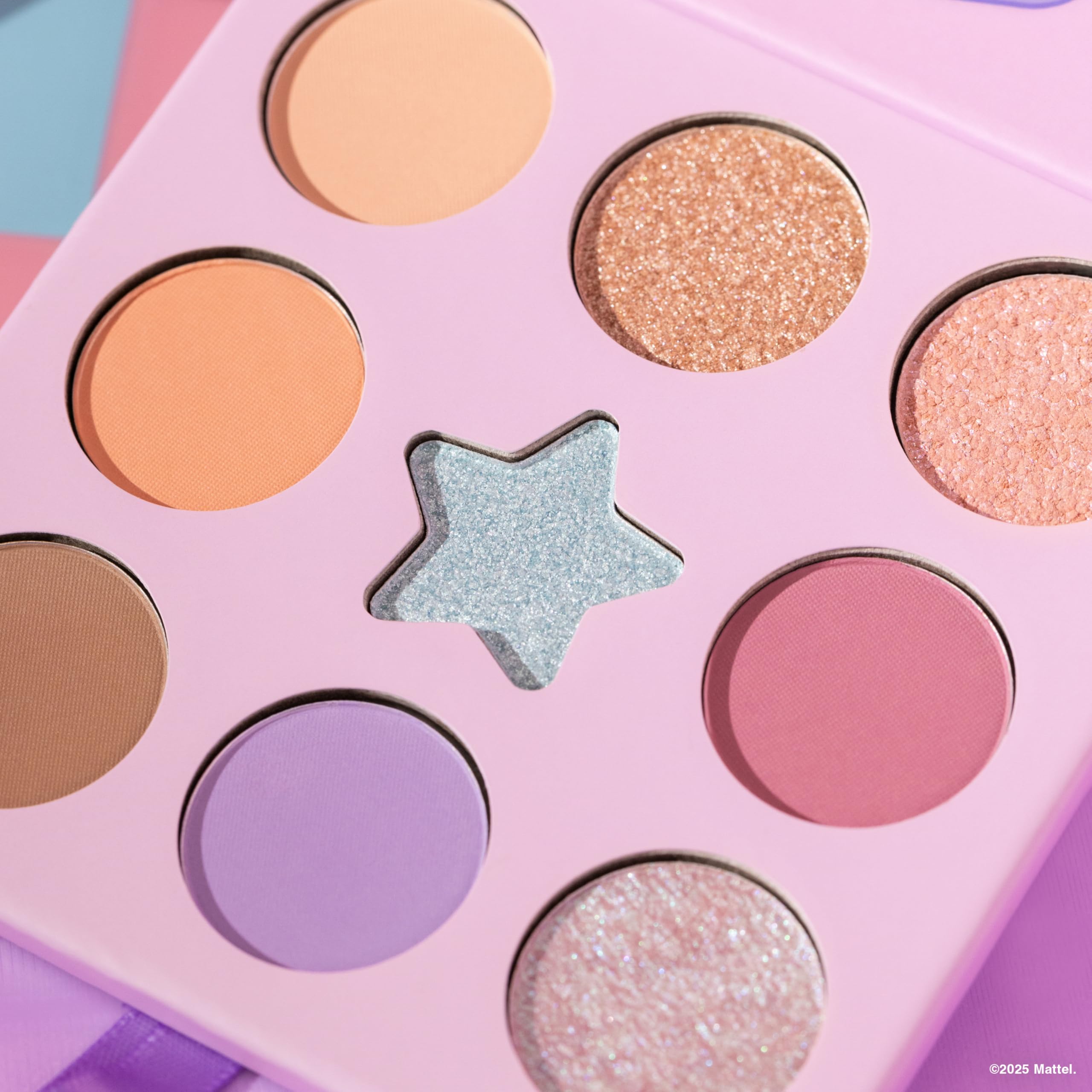 essence Polly Pocket eyeshadow palette palette de fards à paupières, chatoyant, intense en couleurs, mat (7.4g)