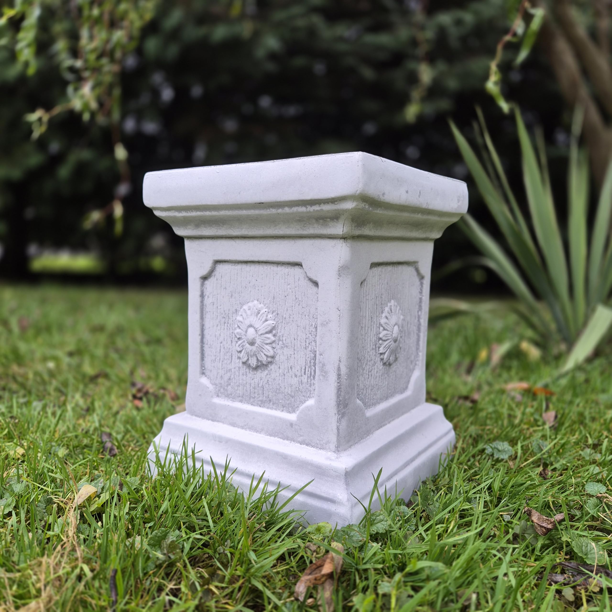FABRIQ Colonne, socle et piédestal en pierre moulée, gris, figurine en pierre, colonne de fleurs, résistante aux intempéries, solide, H : 25 cm, L : 20 cm, l : 20 cm, 17 kg
