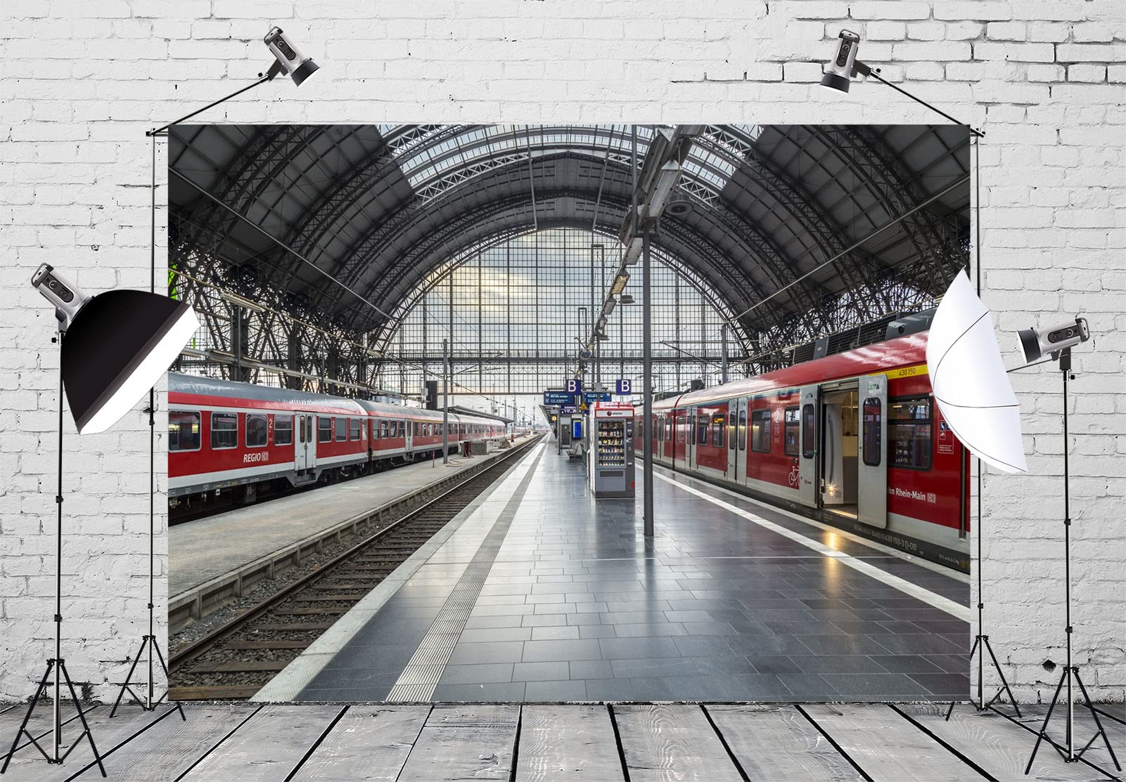 Telón De Fondo De Estación De Tren - Tamaño 3.5x3 M, Tela De Poliéster, Diseño De Vías Férreas Y Arquitectura Arqueada | Para Fiestas, Fotos O Decoración